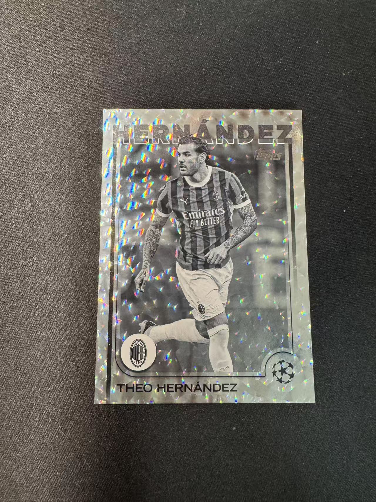 【大四喜拍賣】2024-25 Topps UCC 歐冠 歐戰 Theo Hernandez 特奧 埃爾南德斯 150編 AC米蘭 折射 收藏必備 瑕疵如圖 充電