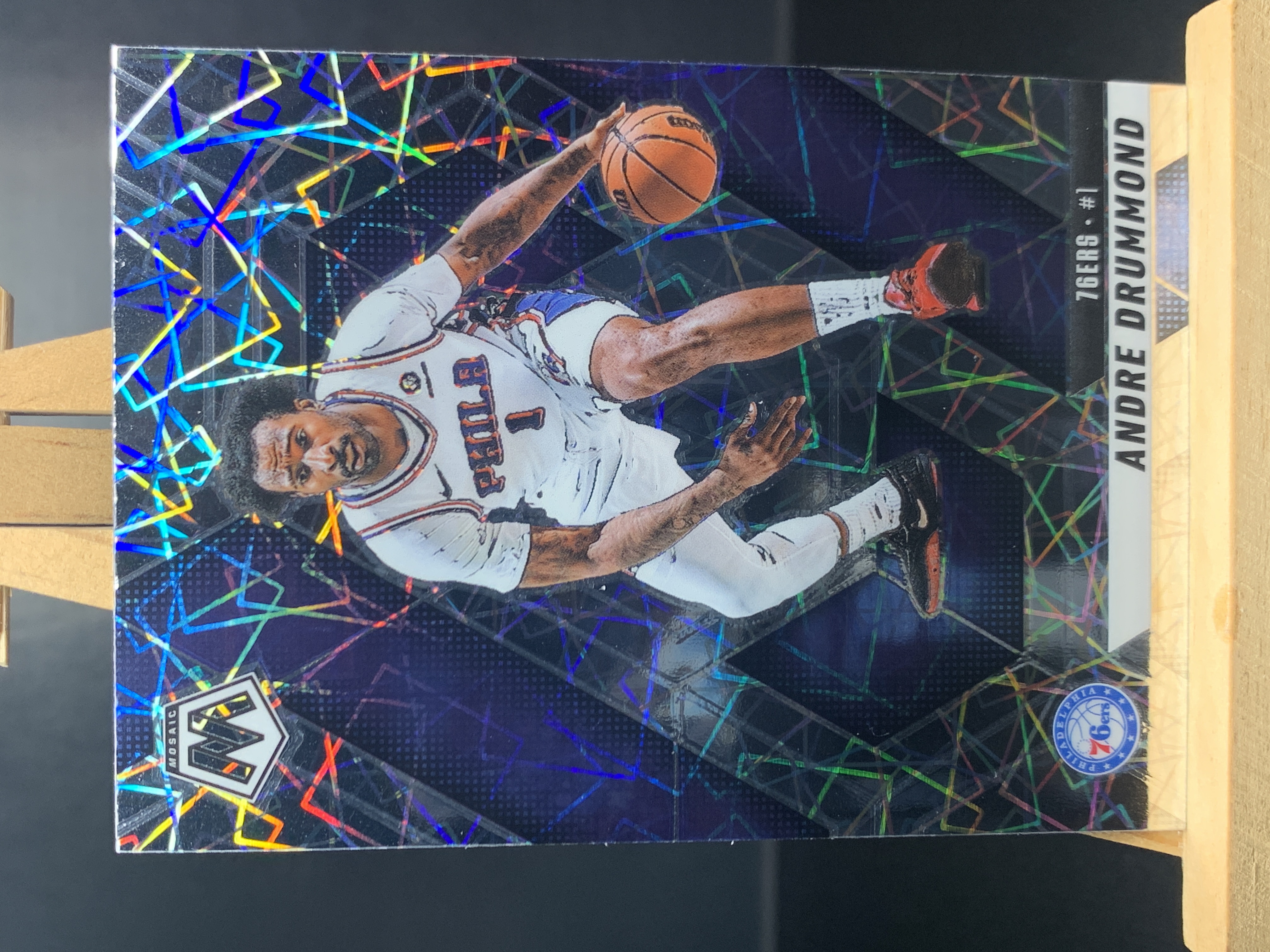 (A4) 2024-25 PANINI 马赛克系列 折射 安德烈 德拉蒙德 76人  实卡好看 收藏凑套必备 卡品如图！！！