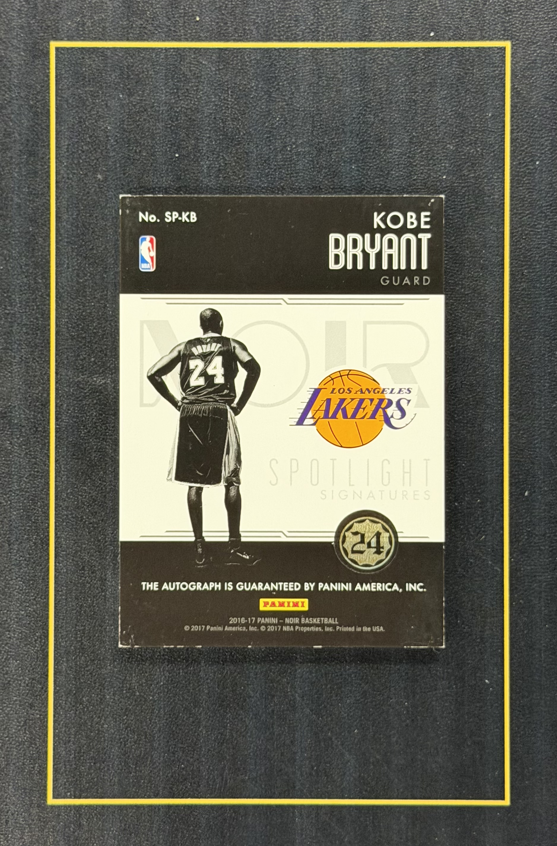 【超新星精品】2016-17 Panini Noir Kobe Bryant 诺尔 湖人 黑曼巴 科比布莱恩特 125编 闪版 Spotlight 聚光灯签 金笔签 背影签 卡签 签字【V093】