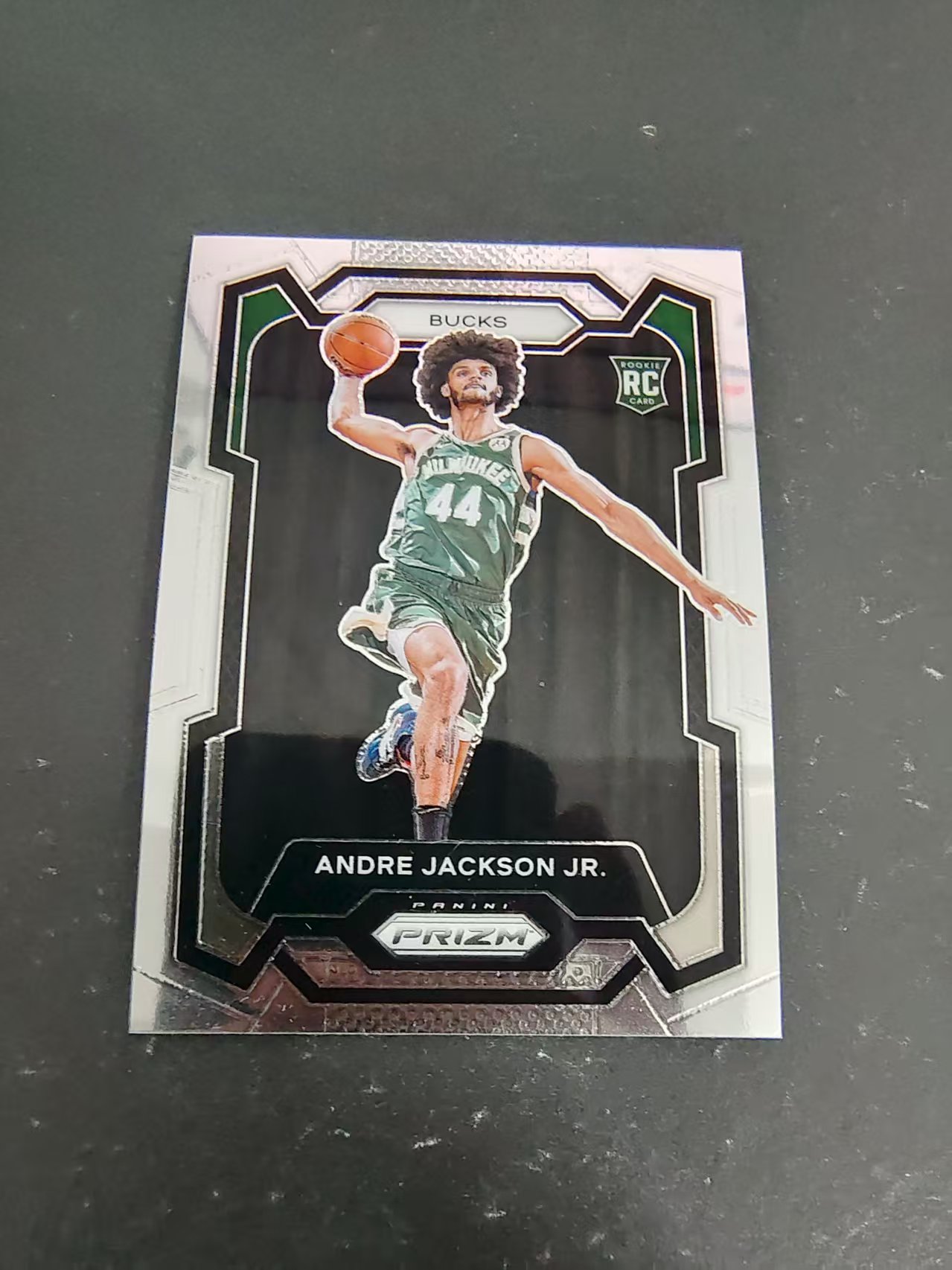 【可合并,不累计】2023-24 Panini Prizm Andre Jackson Jr. RC 新秀 雄鹿 小安德烈杰克逊 PZ 划痕 边角微瑕 #131