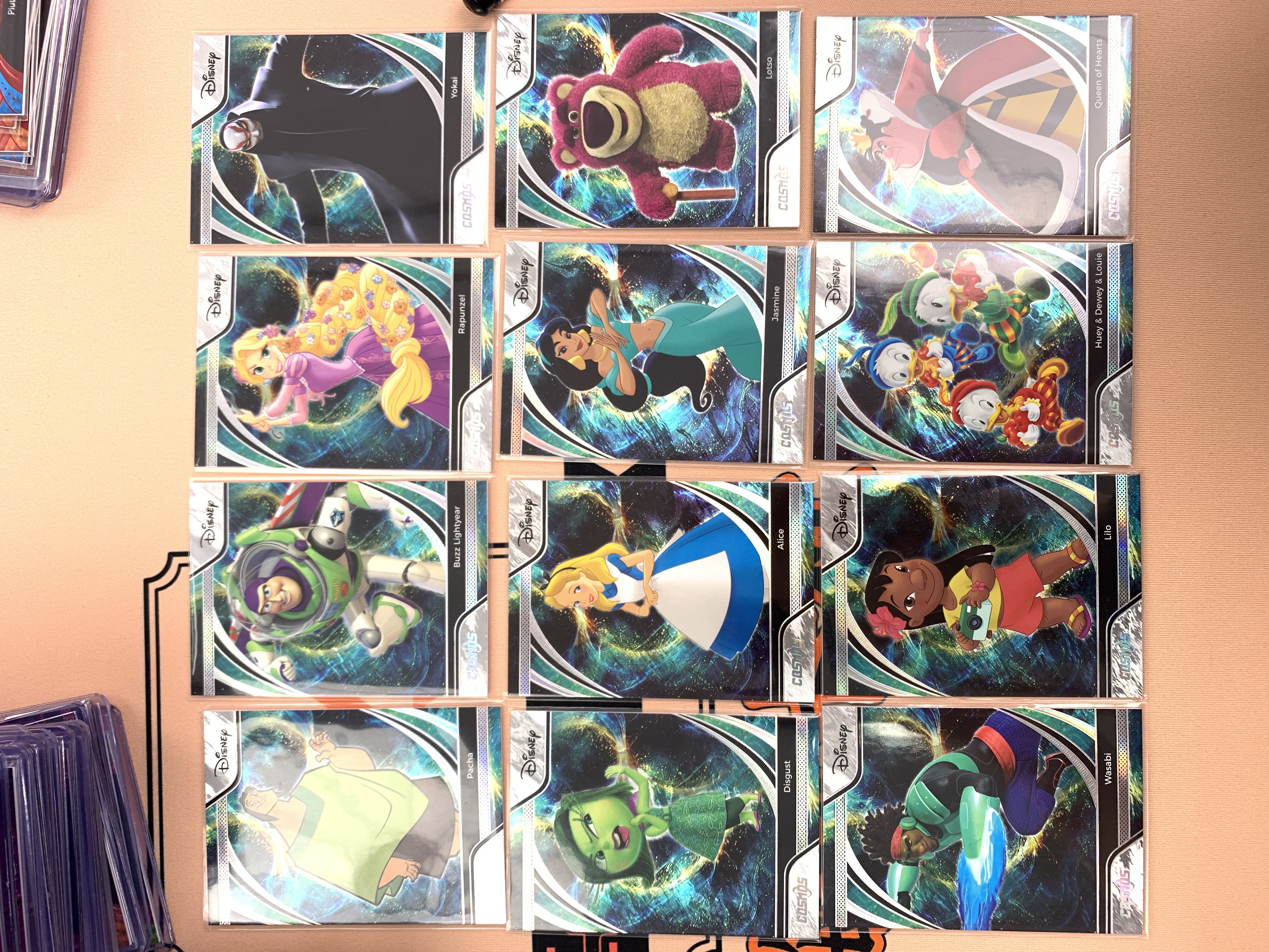 2025 Kakawow Disney 迪士尼cosmos 12张lot 365编 不重复 签字 关联:米奇 米妮 史迪奇 小熊维尼 乐佩 艾莎 贝儿 爱丽儿 topps 5