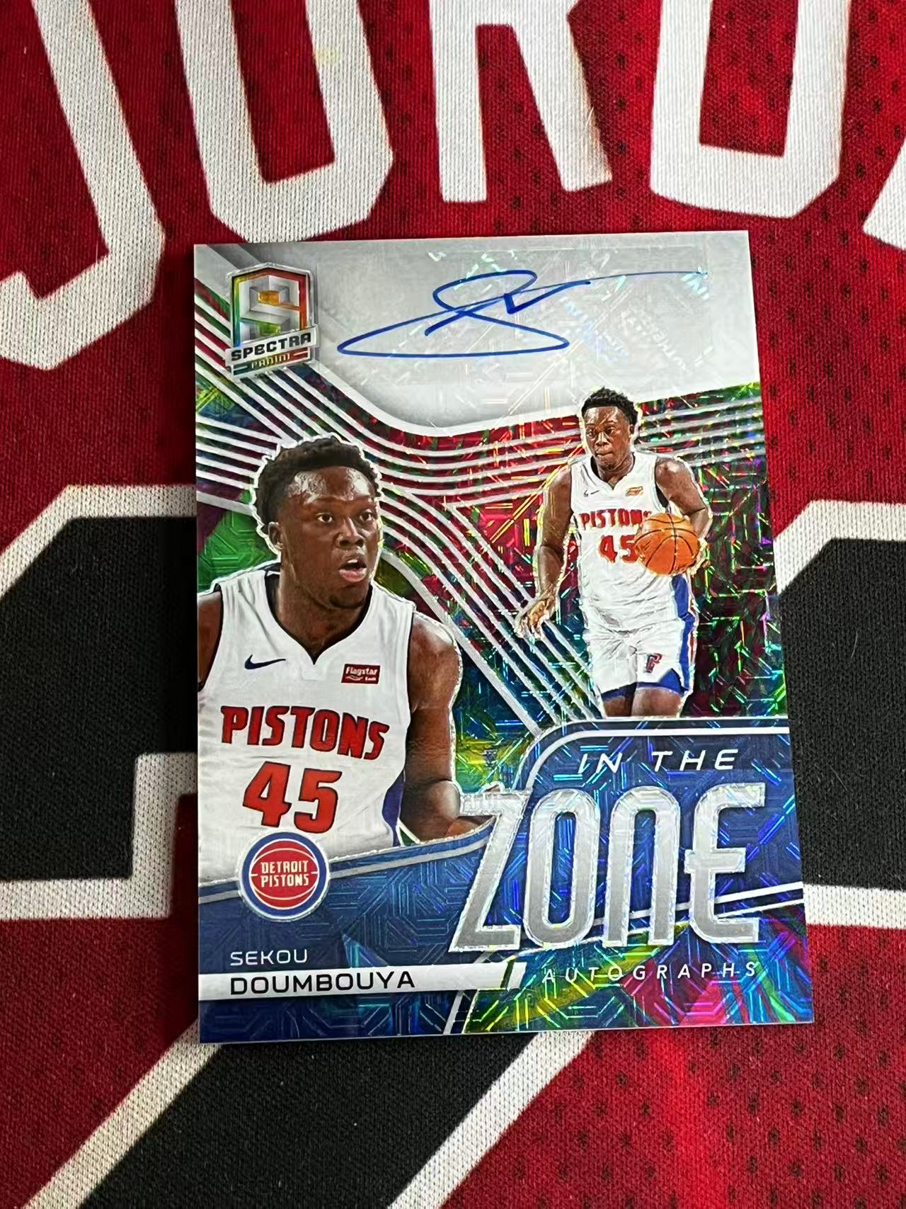 【接寄拍费率低至5%含卡淘手续费】2020-21 PANINI SPECTRA 光谱系列 活塞 新秀RC 塞古敦布亚 25编 低编 签字卡 前世今生签 MOJO折 折射 专收凑套备【烂臭嘴拍卖】