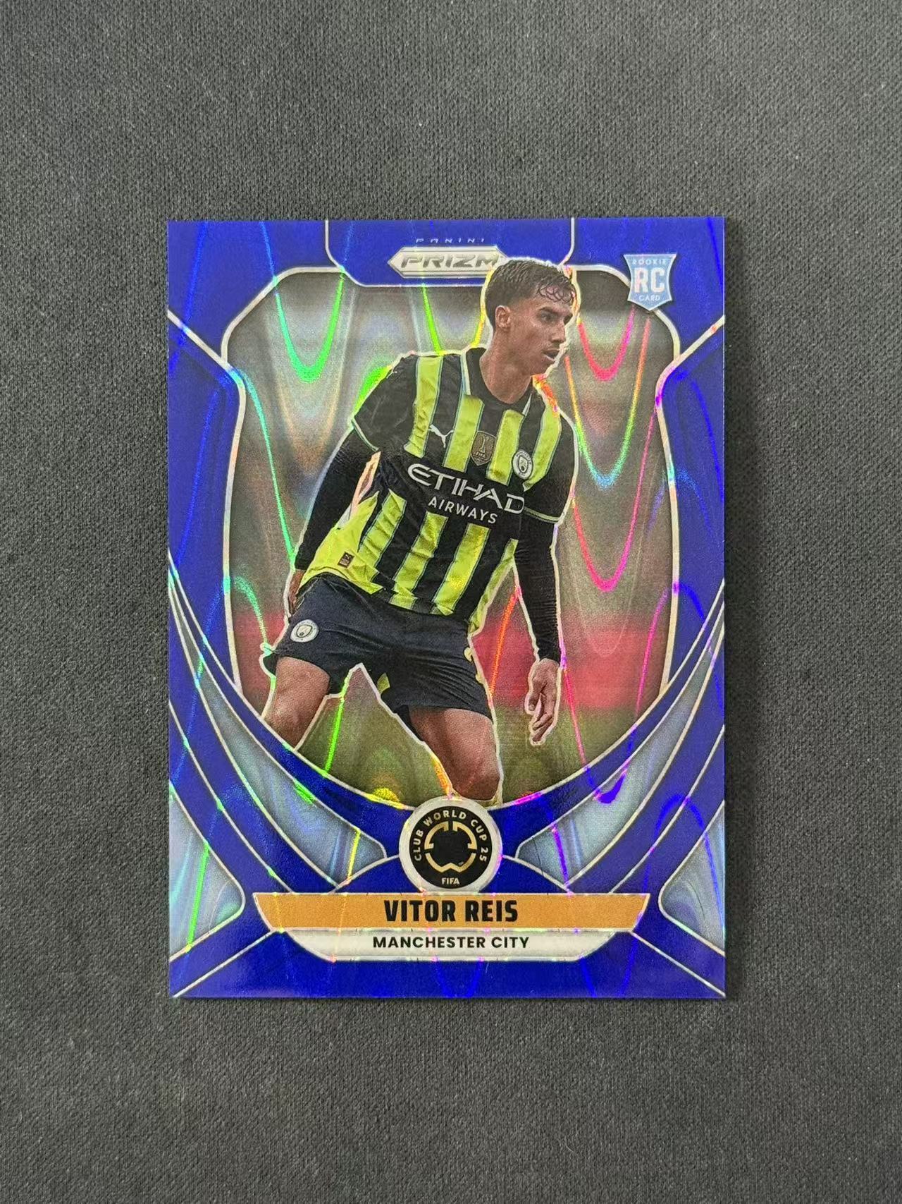 2025 Panini Prizm Vitor Reis RC 【林林拍卖张彩虹】pz系列 世俱杯 曼彻斯特城 曼城 新秀 维托尔雷斯 146/275编 蓝波纹折 base