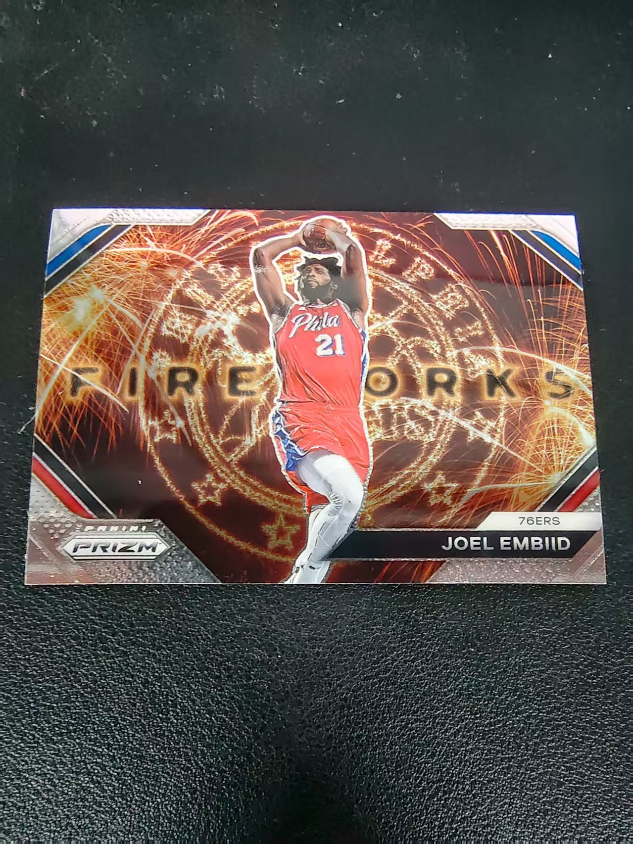 【可合并,不累计】2023-24 Panini Prizm Joel Embiid 乔尔 恩比德 大帝 76人 烟花特卡 PZ 划痕 边角微瑕 介意勿拍 #13