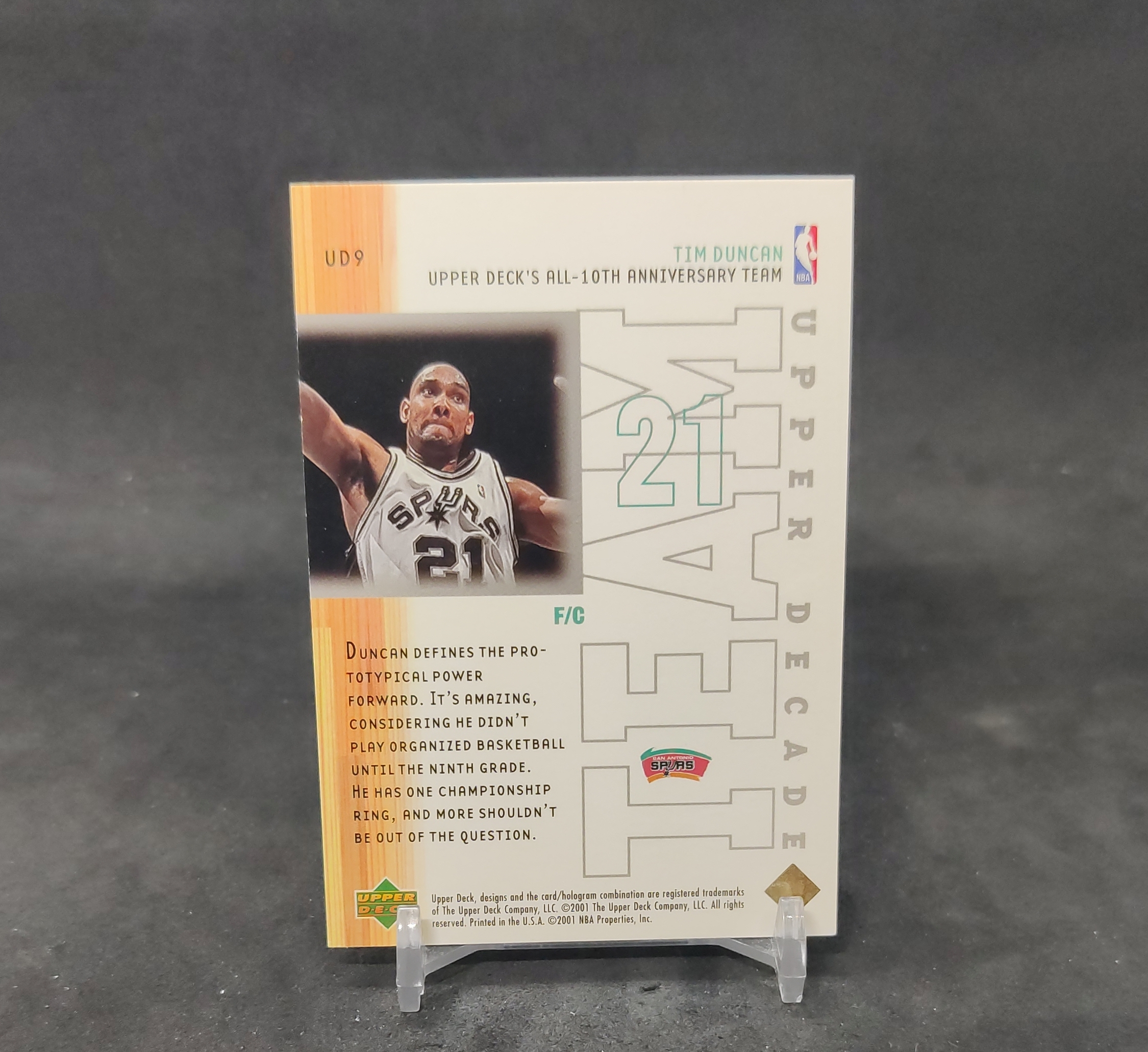 【DC拍卖】7.18(微瑕) 蒂姆邓肯 Tim Duncan Upper Deck Upper Decade 十年纪念特卡 彩虹银折射 马刺 21 号经典上篮复古老球星卡 #UD9