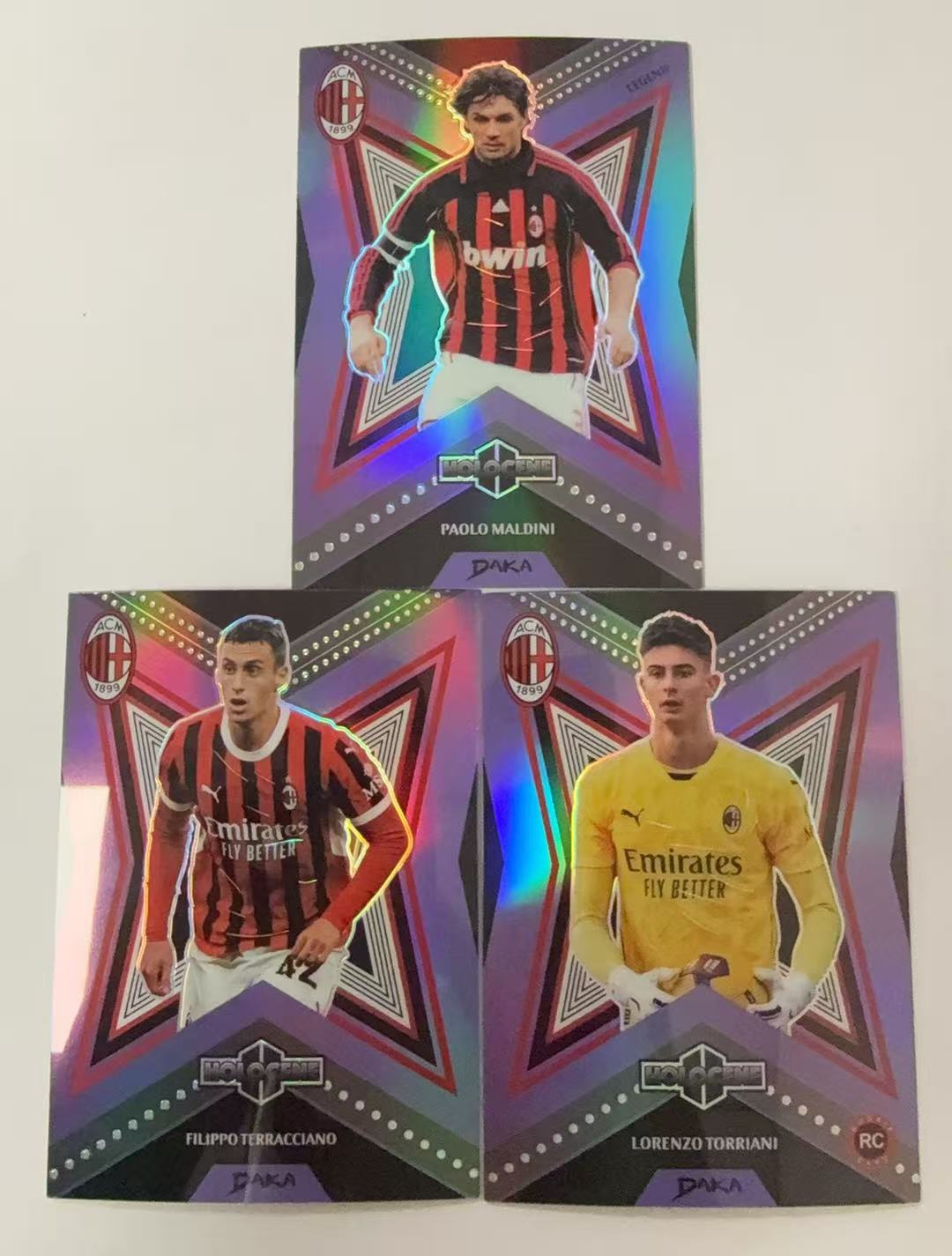 2024-25 DAKA AC米兰队盒 Paolo Maldini 【mxn拍卖】达咖 达卡 马尔蒂尼 泰拉恰诺 特拉奇亚诺 托利亚尼 99编 AC米兰 AC MILAN 意大利不发到付