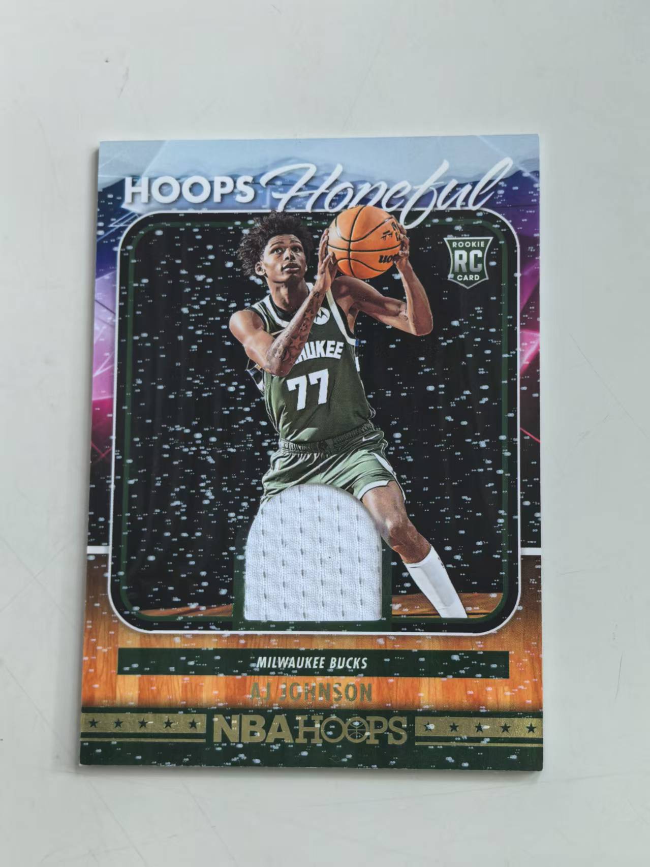 2024-25 Panini Hoops AJ Johnson RC 新秀 #HHM-AJJ 雄鹿 球衣卡 物料切割 【黑魔苏】