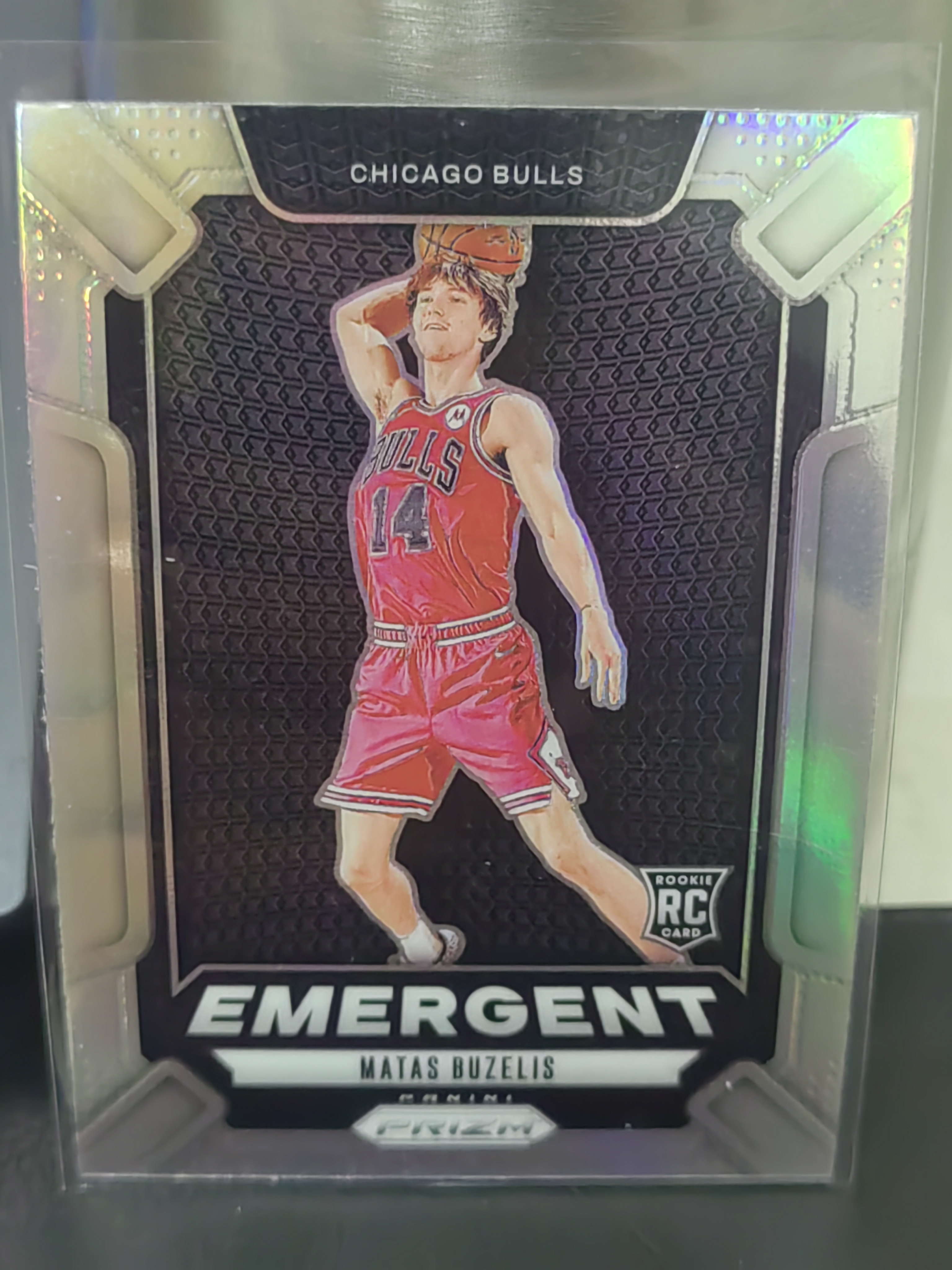 2024-25 Panini Prizm Matas Buzelis RC PZ 新秀 马塔斯布泽利斯 公牛 银折 Emergent 新锐 篮 白边白角 不保卡品 卡品如图