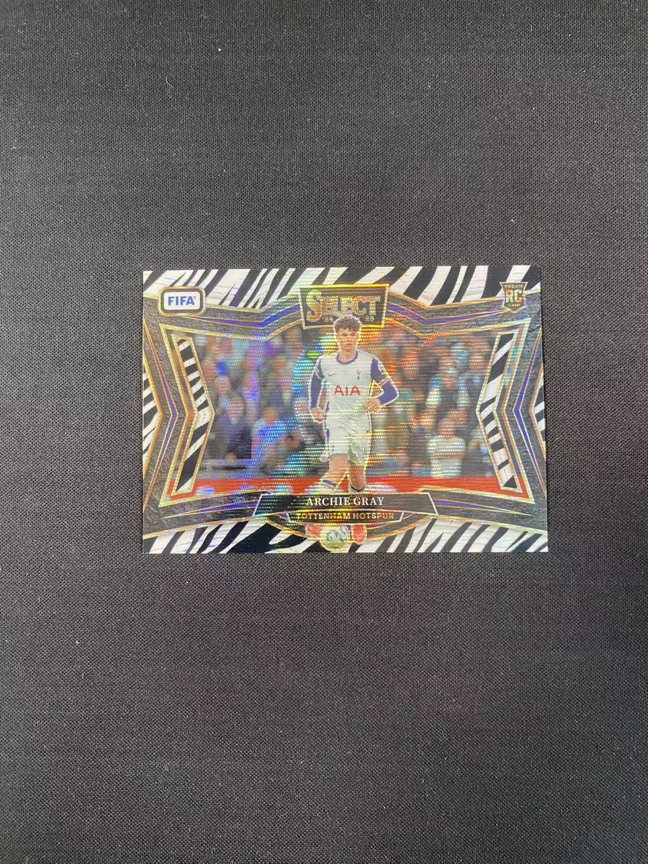 2024-25 Panini Select Archie Gray RC 阿奇 格雷 新秀 英格兰 利兹联 热刺 折射 三级 三阶【city#1】