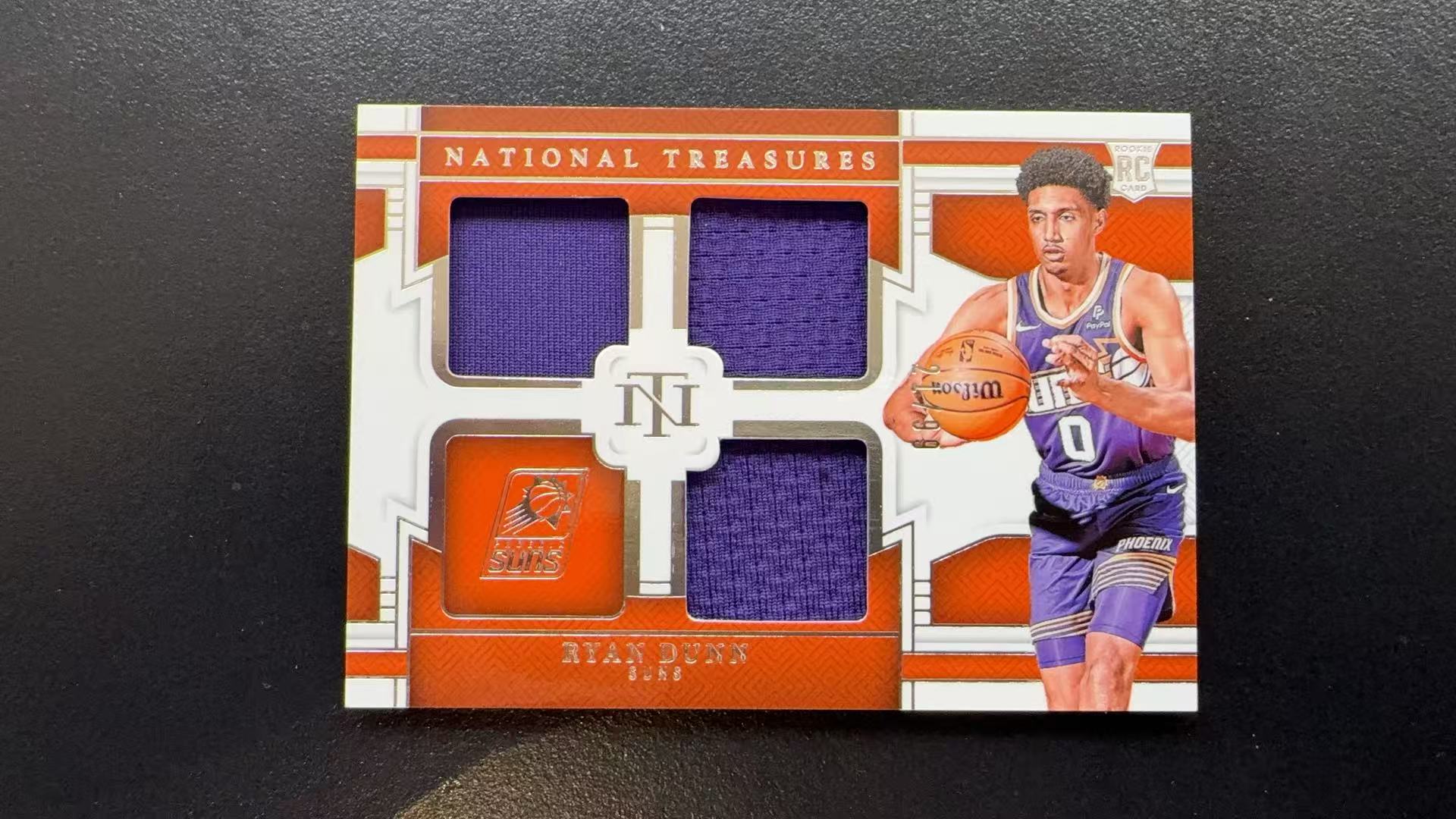 【Pw代卖】2024-25 Panini 国宝 Ryan Dunn 瑞安 邓恩 太阳 新秀 RC 三窗物料切割 横版 99编 专收必备 卡品如图 萝卜哥