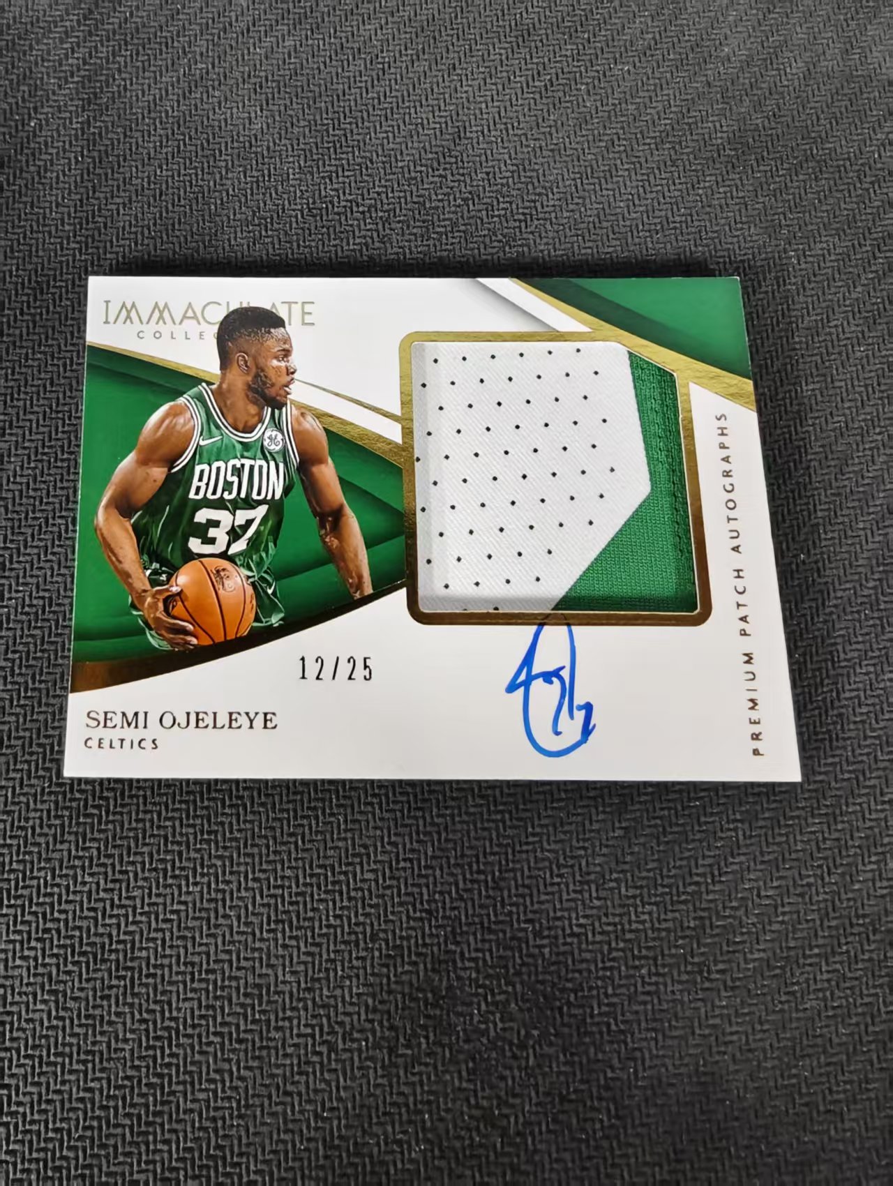 【汽水拍卖】2017-18 panini Immaculate semi ojeleye 爱咪咪 凯尔特人 奥杰莱 球衣 物料 大窗 签字 卡签 25编 瑕疵如图