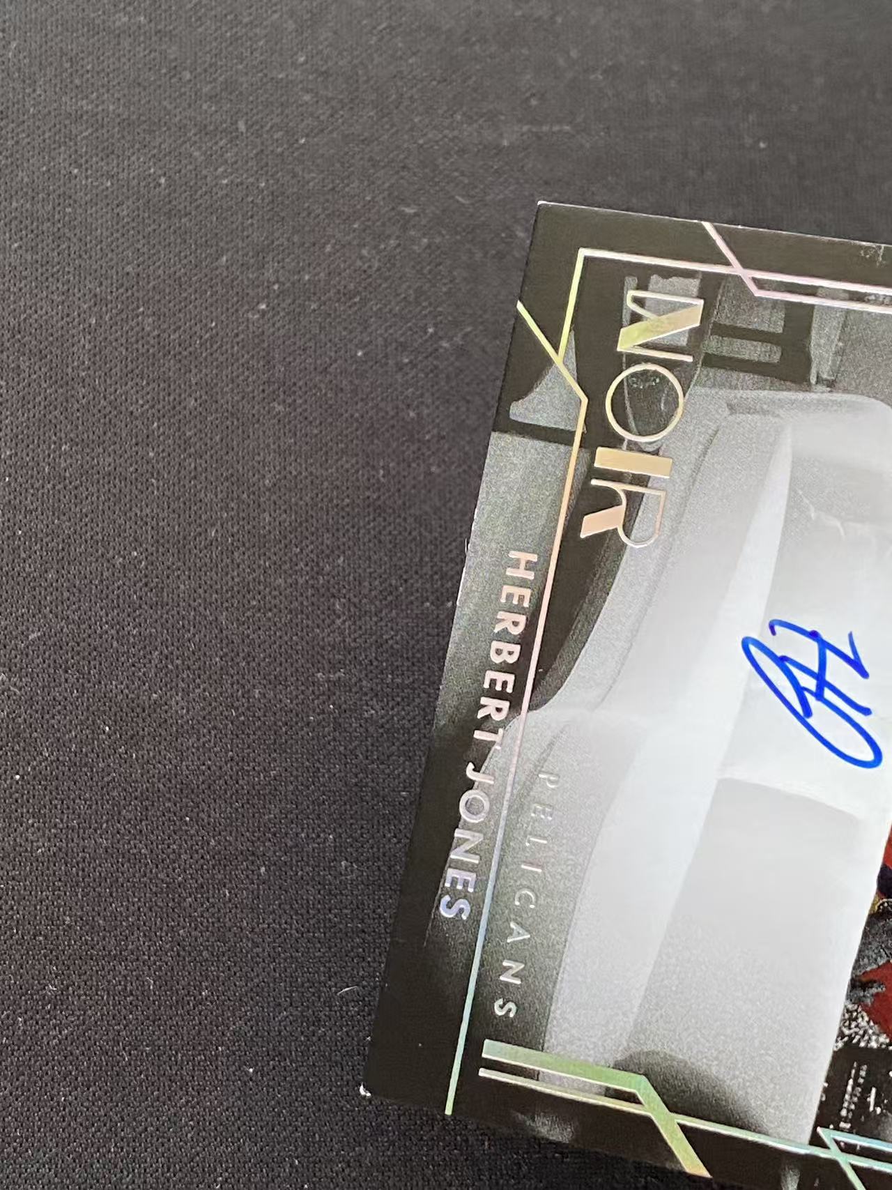 2024-25 Panini Noir Herbert Jones 诺尔 鹈鹕 赫伯特 琼斯 99编 NBA之夜 卡签 签字【king#57】瑕疵如图