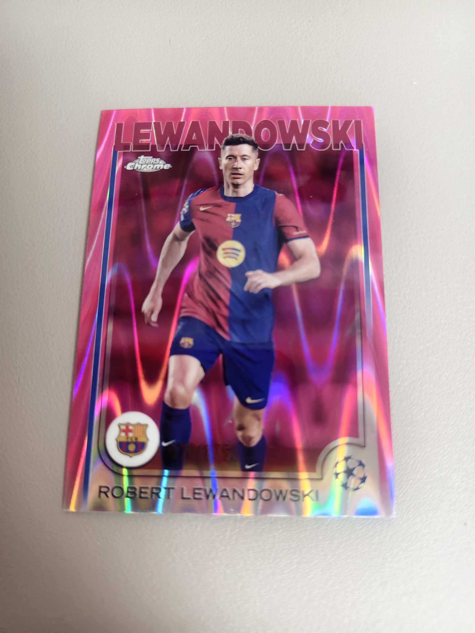 【佩妮拍卖】2025 topps chrome 最新欧战 lewandowski 巴萨 莱万 070/175编 卡品如图 拍前请阅读描述 夜凄星0516