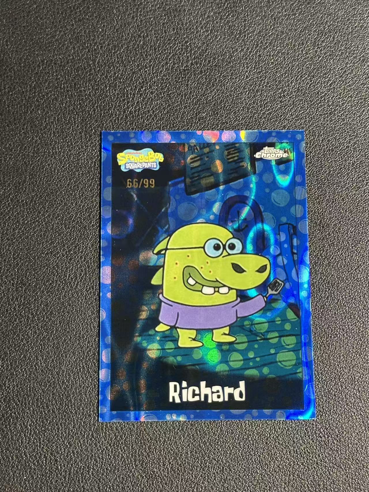 【欧卡体育】2025 Topps Chrome SpongeBob 海绵宝宝25周年 TC Richard 理查德 66/99编 蓝泡泡折 卡品如图(YY)