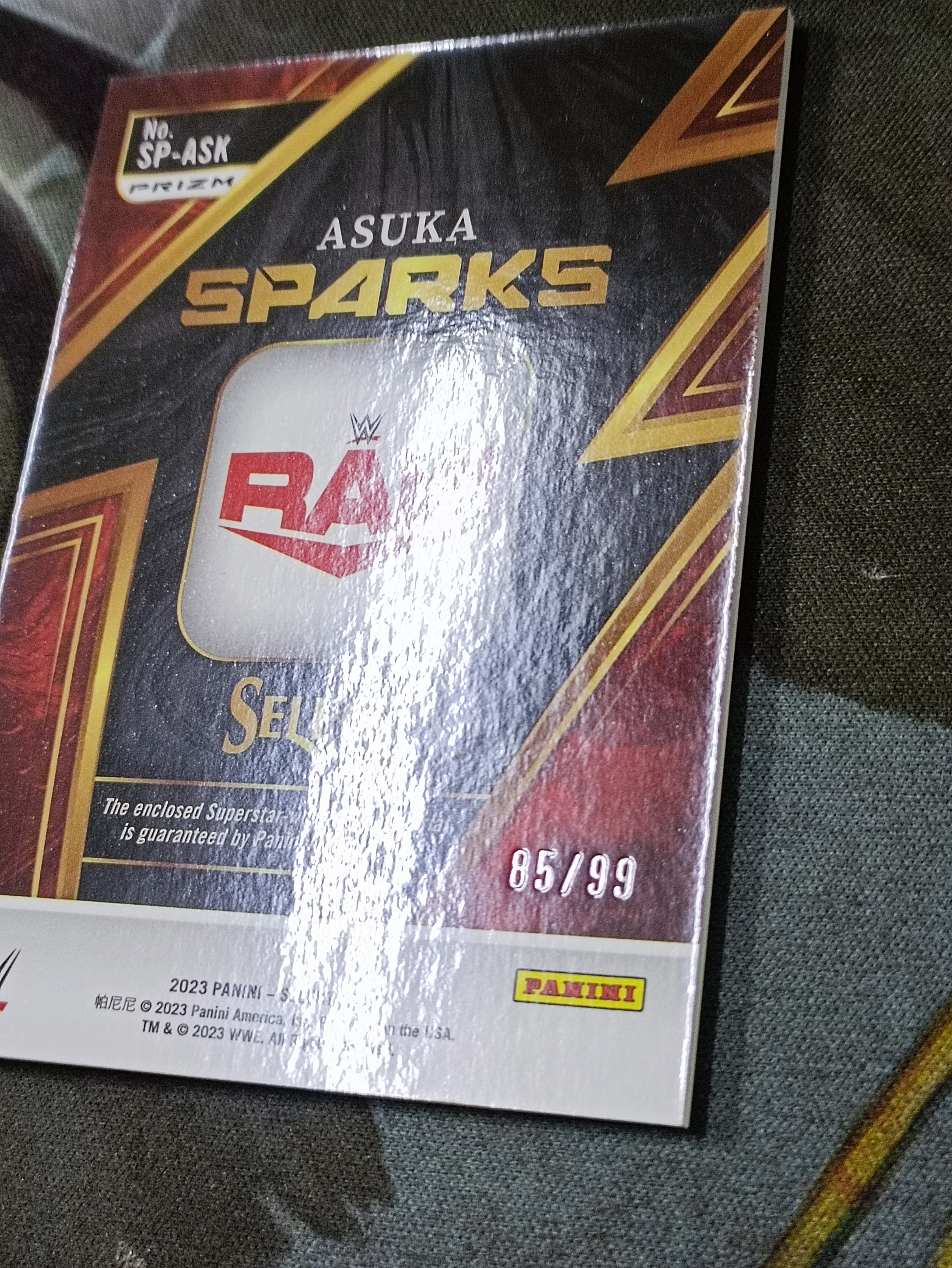 2023 Panini Select WWE Asuka 明日华 限量85/99编 红折 物料实物 WWE 职业摔角(品见大图微瑕)《苏州卡通》J【ANDY】