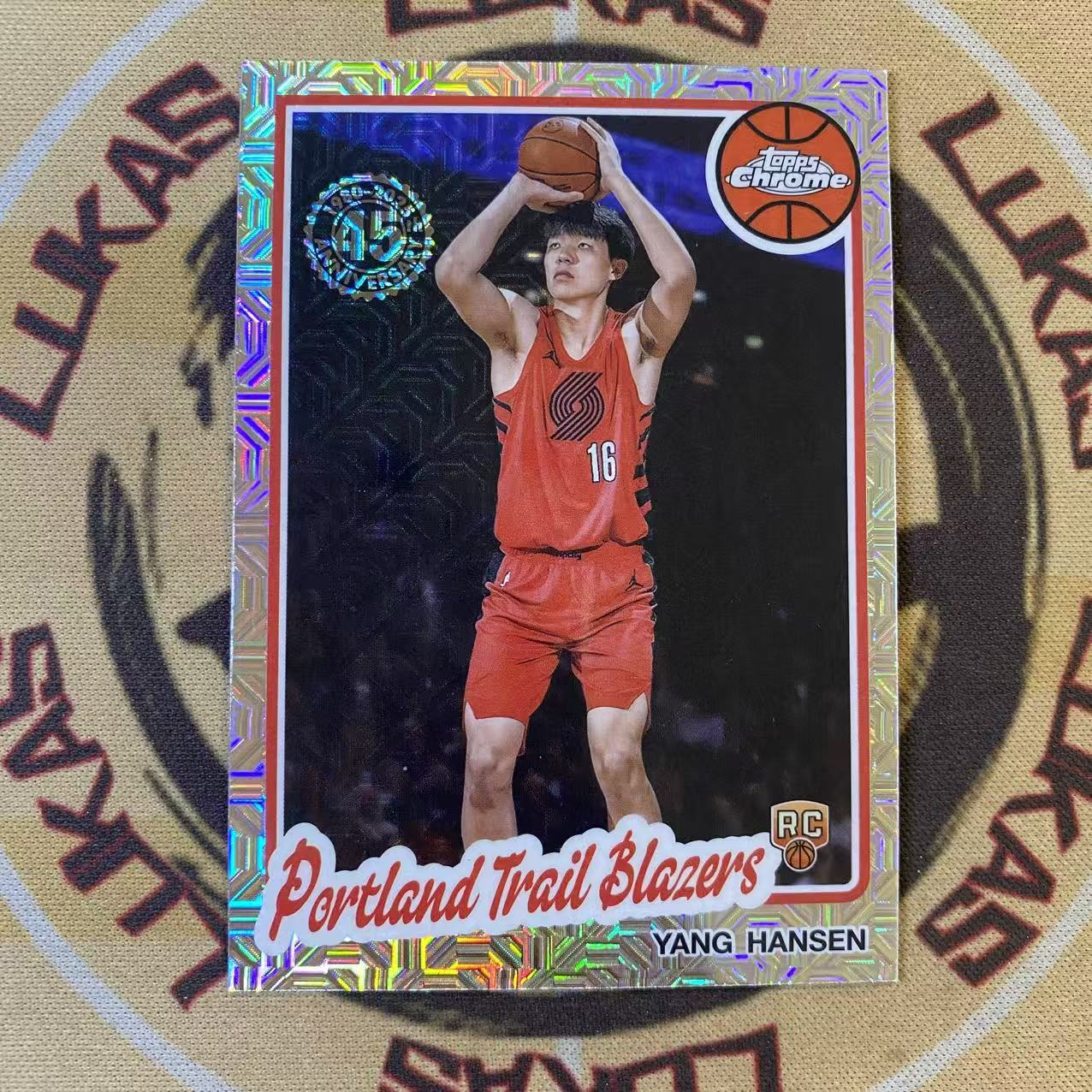 撸卡厮 Lukas 2025 Topps 开拓者 潜力新秀 中国之光 杨翰森 新秀 chrome 插放 mojo折 新秀折(青)