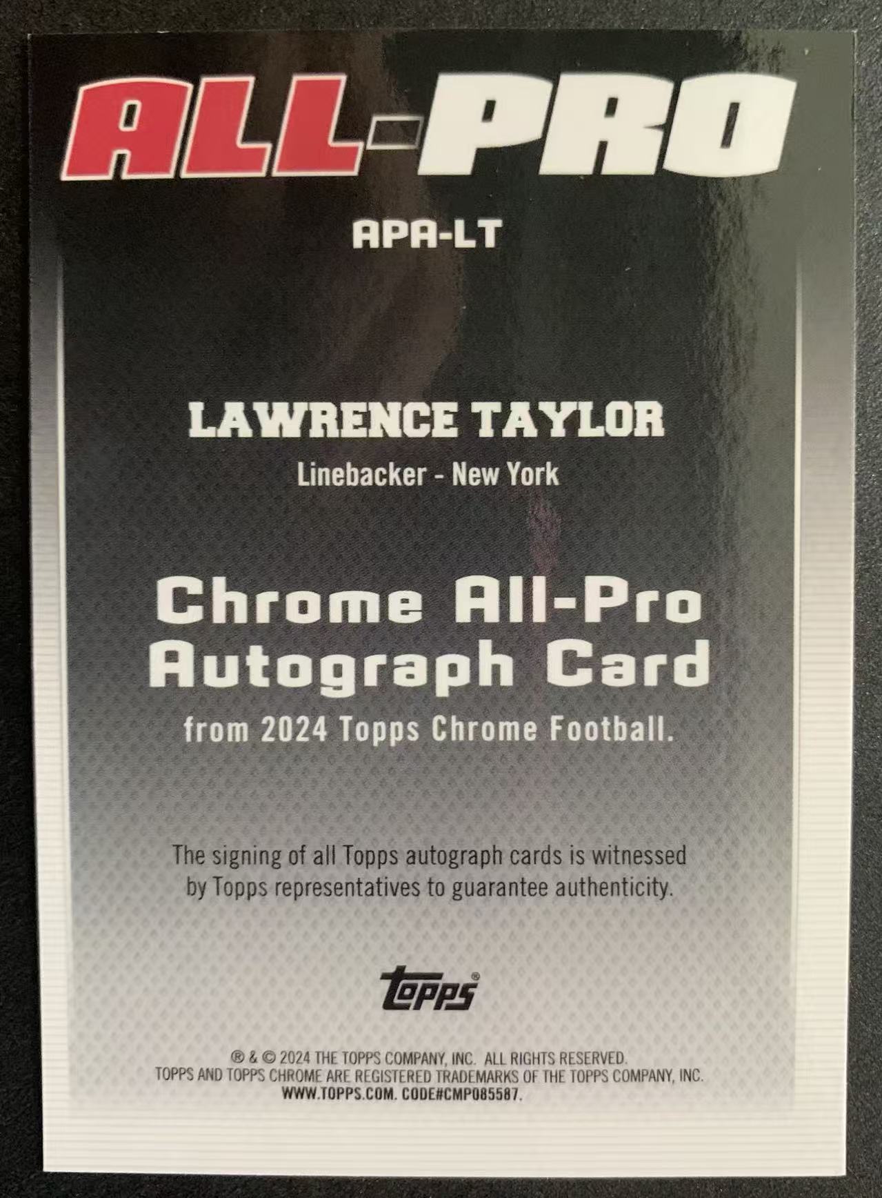 【瞳瞳代卖】2024 Topps Chrome NFL 橄榄球 劳伦斯 泰勒 25/25 尾编 签字 球星卡 1次MVP 3次最佳防守球员10次职业碗8次1阵2次超级碗冠军NFL百大球员 名人堂成员