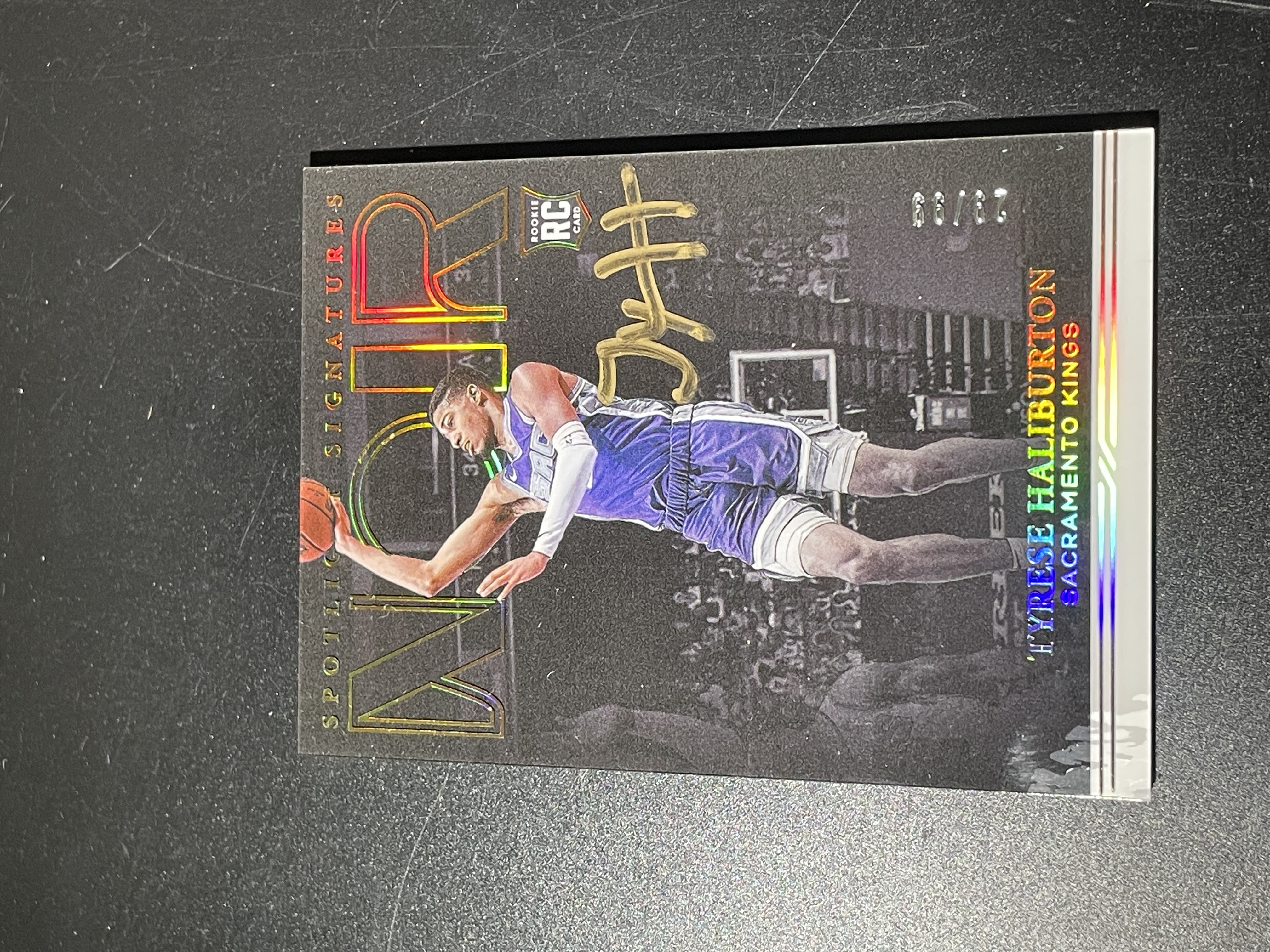 2020-21 Panini Noir Haliburton RC 爆金拍卖 J64 篮球 诺尔 哈利伯顿 哈里伯顿 新秀 99编 签字 卡签 金笔签 聚光灯签 Spotlight 国王 瑕疵如图 獨