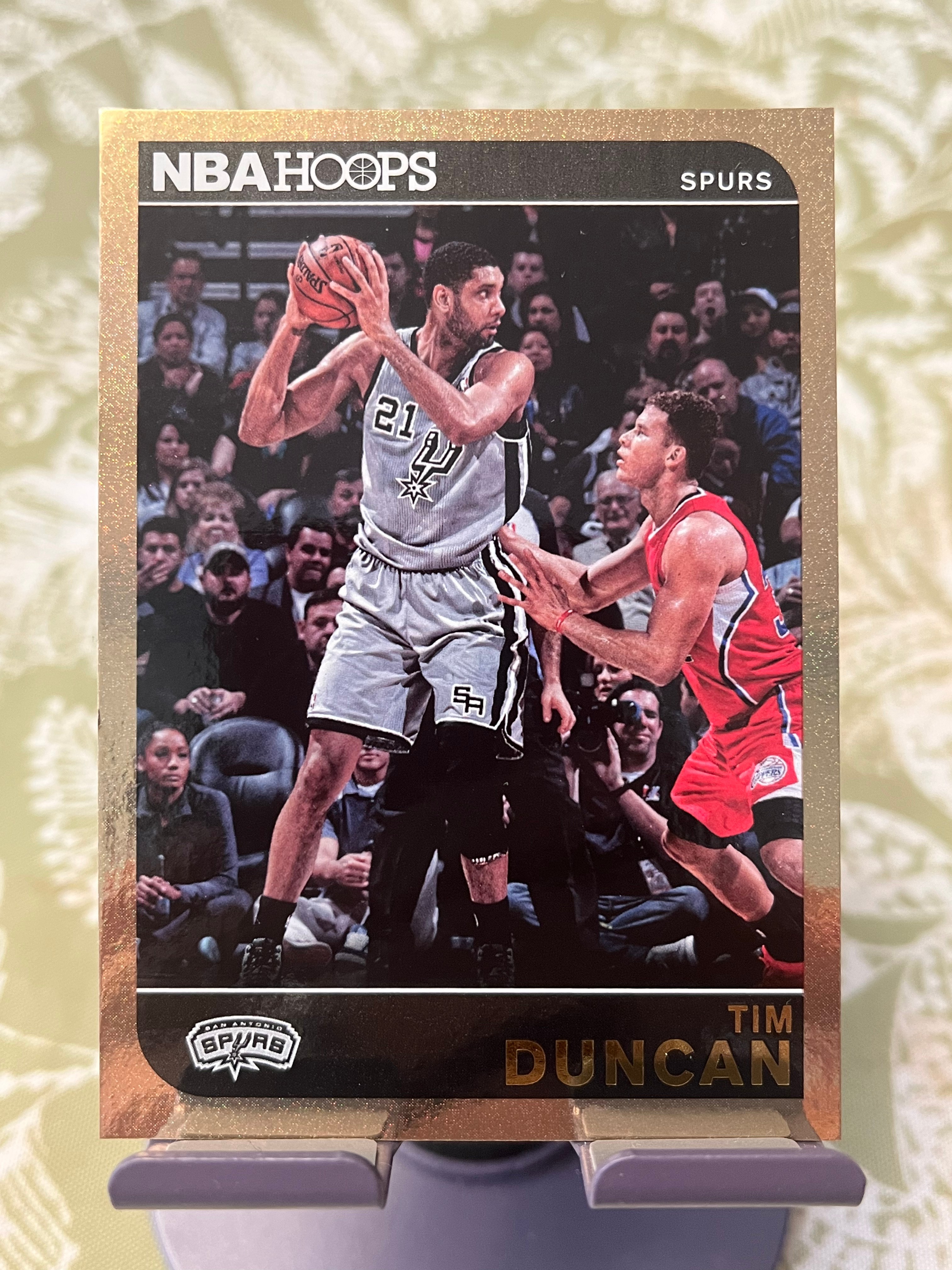 2014-15 Panini Hoops Tim Duncan 蒂姆 邓肯 石佛 马刺【折射 碎金背景 对决格里芬】【边角瑕疵如图 介意勿拍】#1182