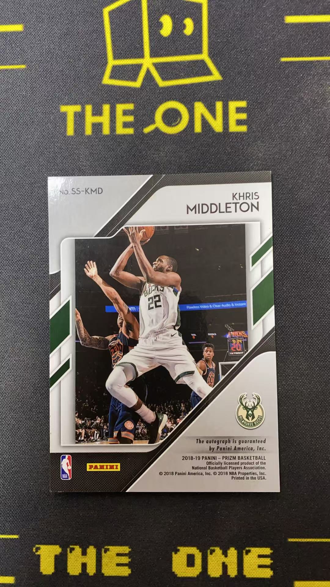 2018-19 Panini Prizm Khris Middleton 【TheOne】克里斯 米德尔顿 雄鹿 PZ SS签 签字【千羽】