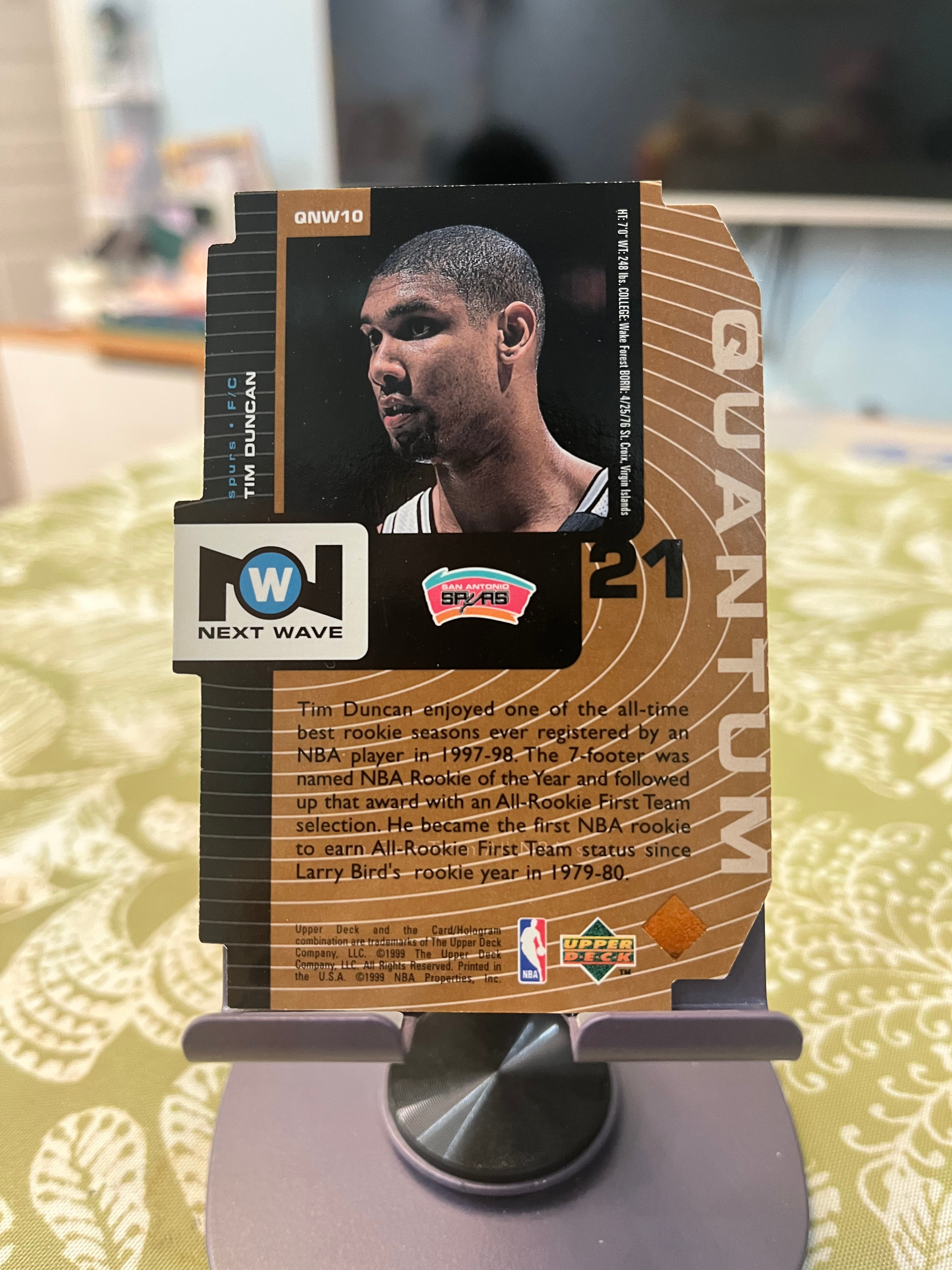1999 Upper Deck 老卡 老特 Tim Duncan 蒂姆 邓肯 石佛 马刺【带编 0948/1500 异形切割 铜标 NEXT WAVE】【边角瑕疵如图 介意勿拍】#1031
