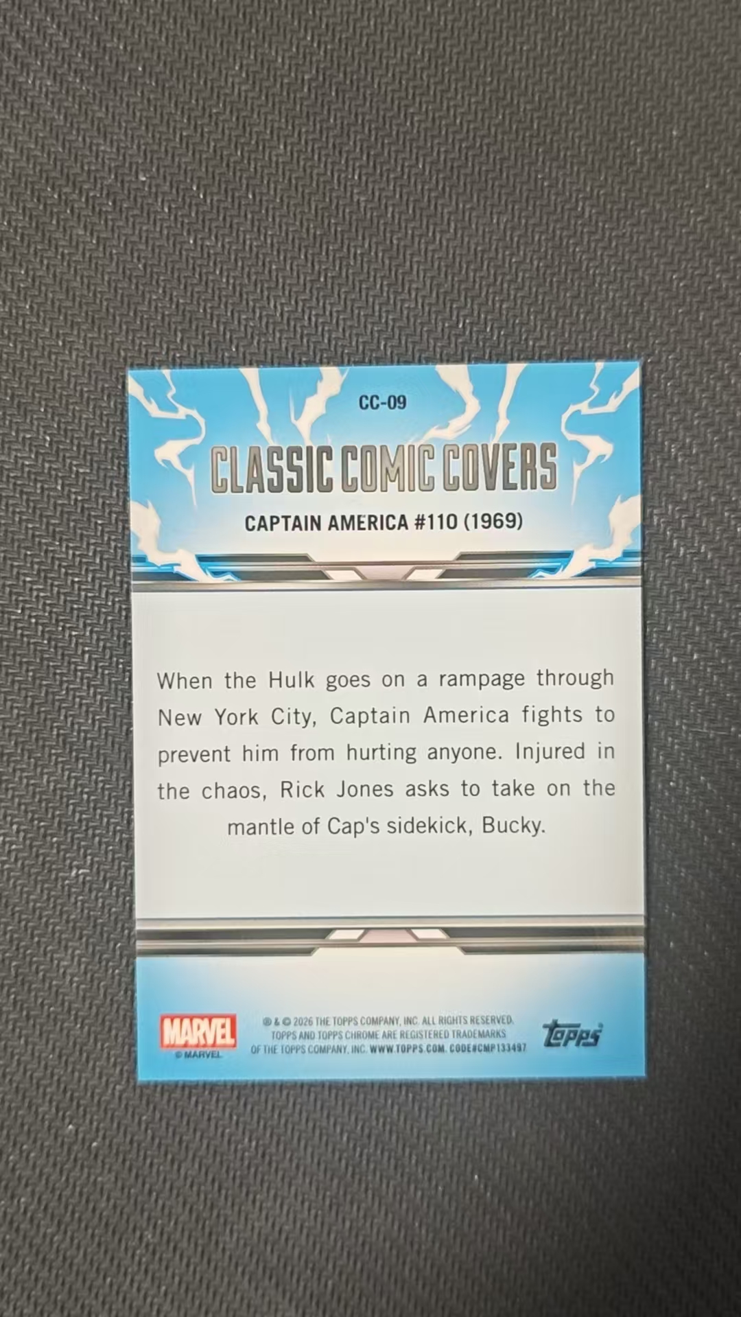 2026 Topps Chrome 经典漫画封面特卡 【有品代卖】漫威 MARVEL 《Captain America》美国队长大战绿巨人,巴基 CC-09 值得收藏 折射 卡品如图/sushi