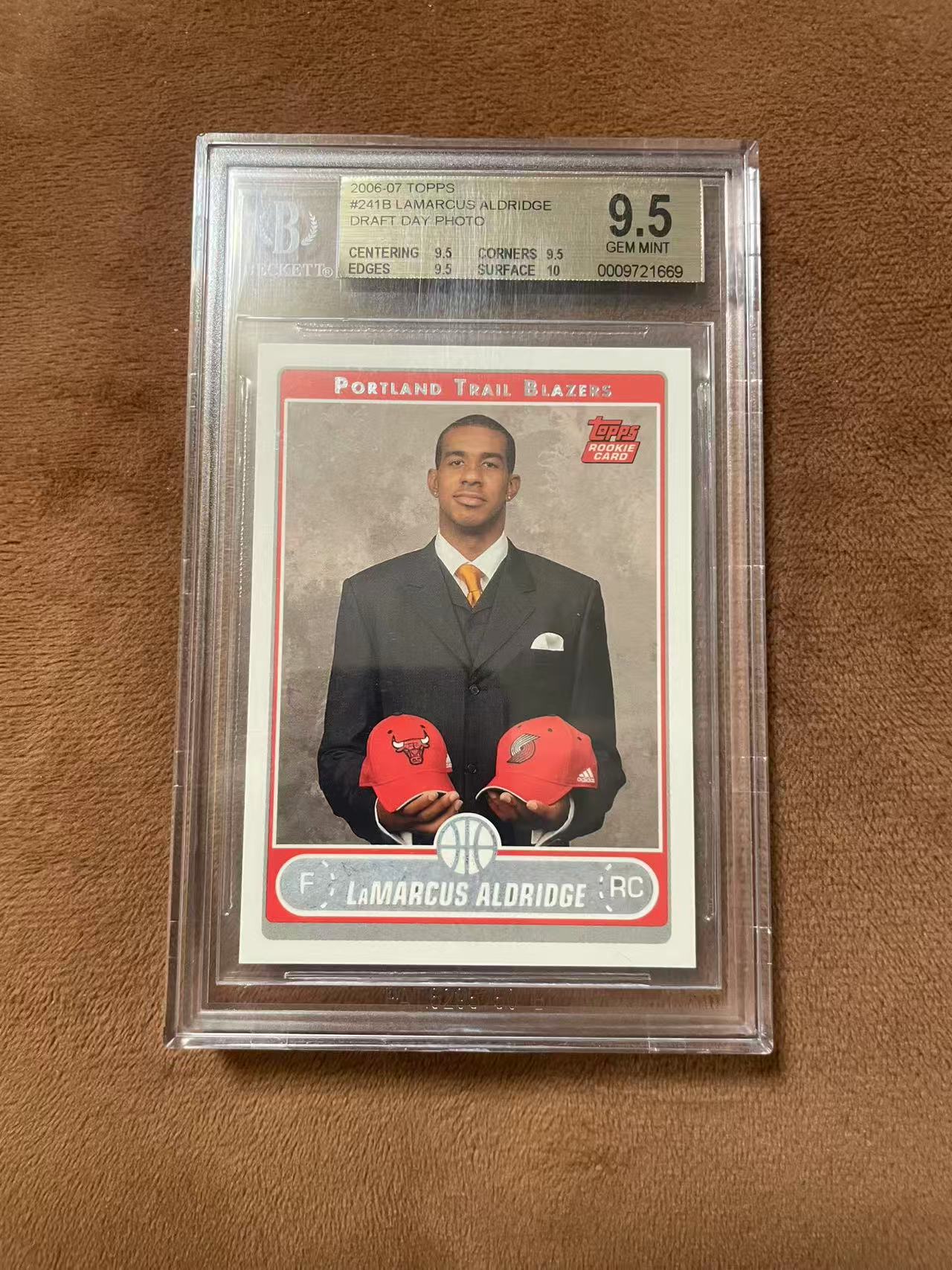 2006-07 Topps Draft LaMarcus Aldridge RC 开拓者新秀 拉玛库斯 阿尔德里奇 阿德 榜眼 选秀日 第一版 定妆照 绝版 稀有 BGS9.5金标 完美卡品 【z】