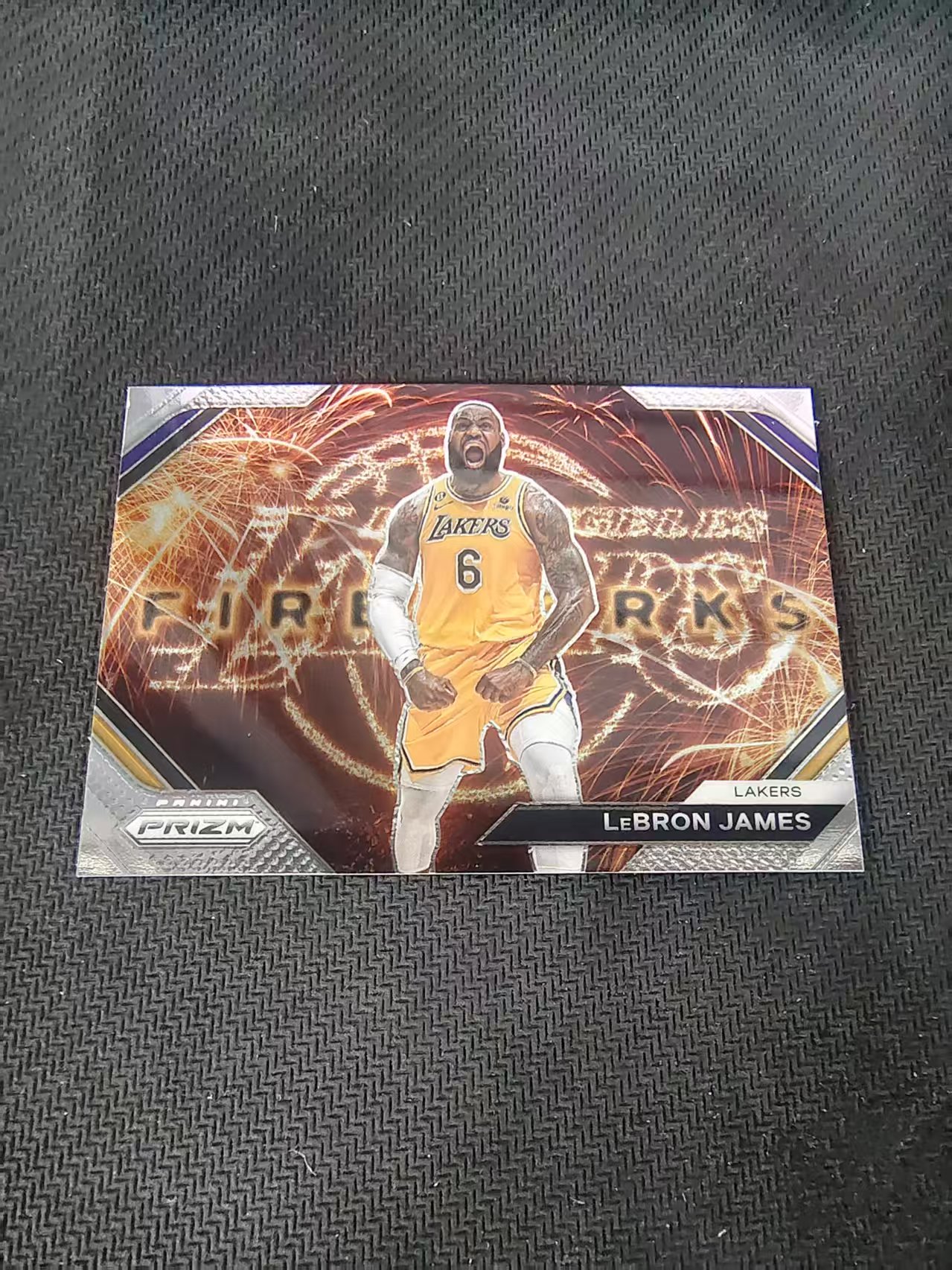 【可合并,不累计】2023-24 Panini Prizm LeBron James 湖人 勒布朗 詹姆斯 小皇帝 烟花特卡 PZ 划痕 边角微瑕 介意勿拍 #3