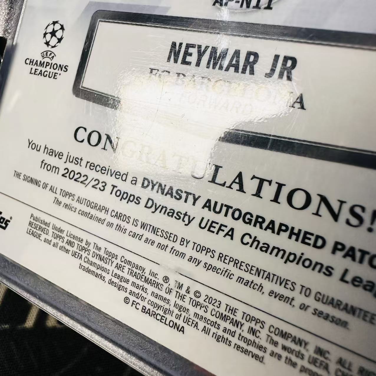 2022 Topps Dynasty 欧冠 王朝 元年 Neymar. JR 内马尔 签字 卡签 1/1编 一编 GU落场巴萨队徽超暴力切割 巴塞罗那 巴西 大巴黎 梅西挚友 内少 桑托斯 原封砖 桑巴军团 瑕疵如图 洛北拍卖 咕咕皇 万