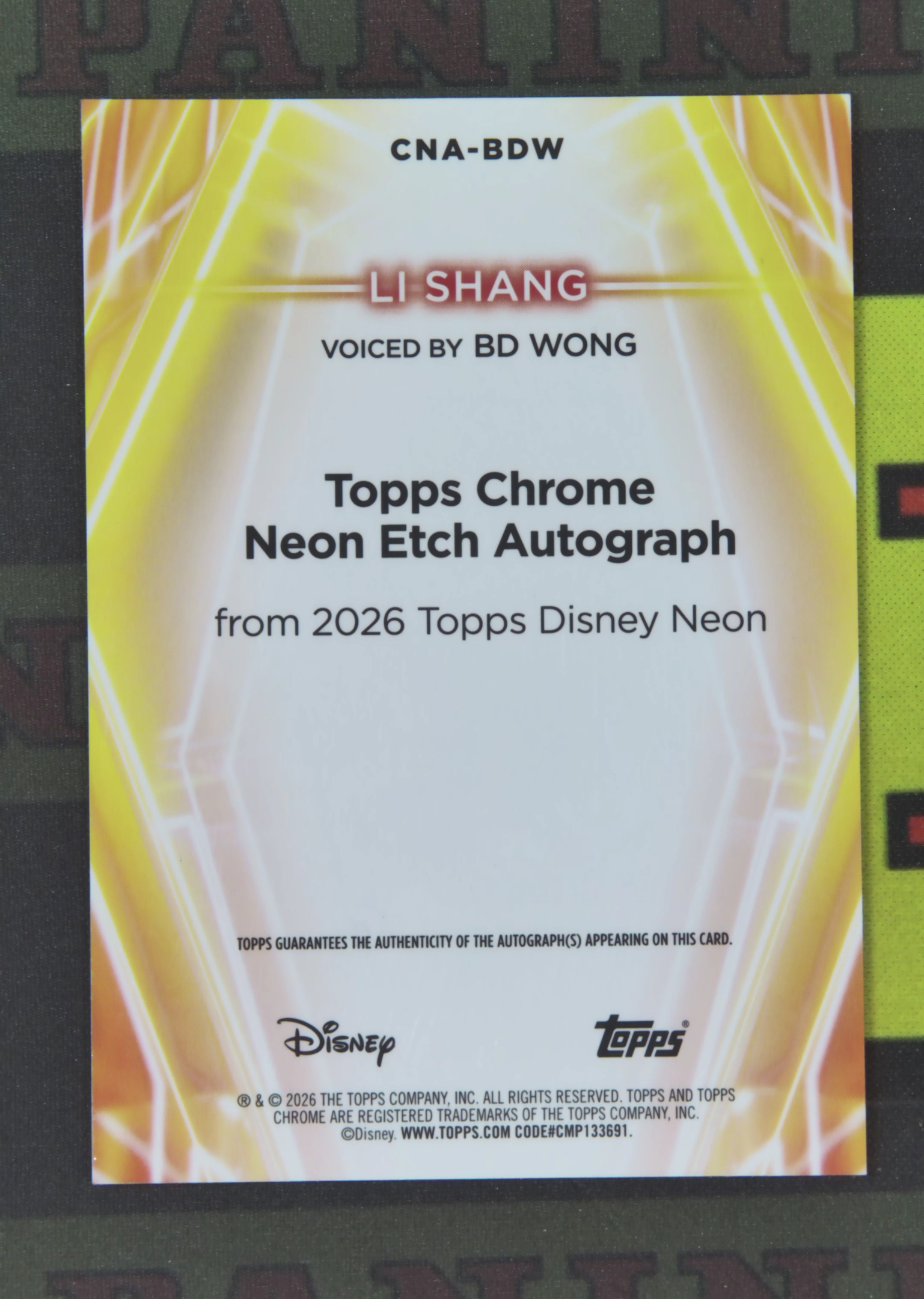 2026 Topps Chrome Li Shang Nirvana Project 李翔 花木兰 04/50 签字 配音演员 金折 金shimmer 迪士尼 霓虹 TC 瑕疵如图 介意勿拍xu001