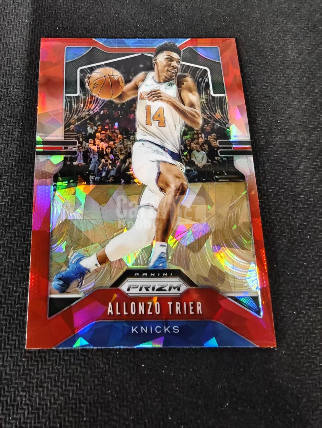2019-20 Panini Prizm Allonzo Trier 阿朗佐 特里尔 尼克斯 红碎冰 PZ 划痕 边角瑕疵 #180