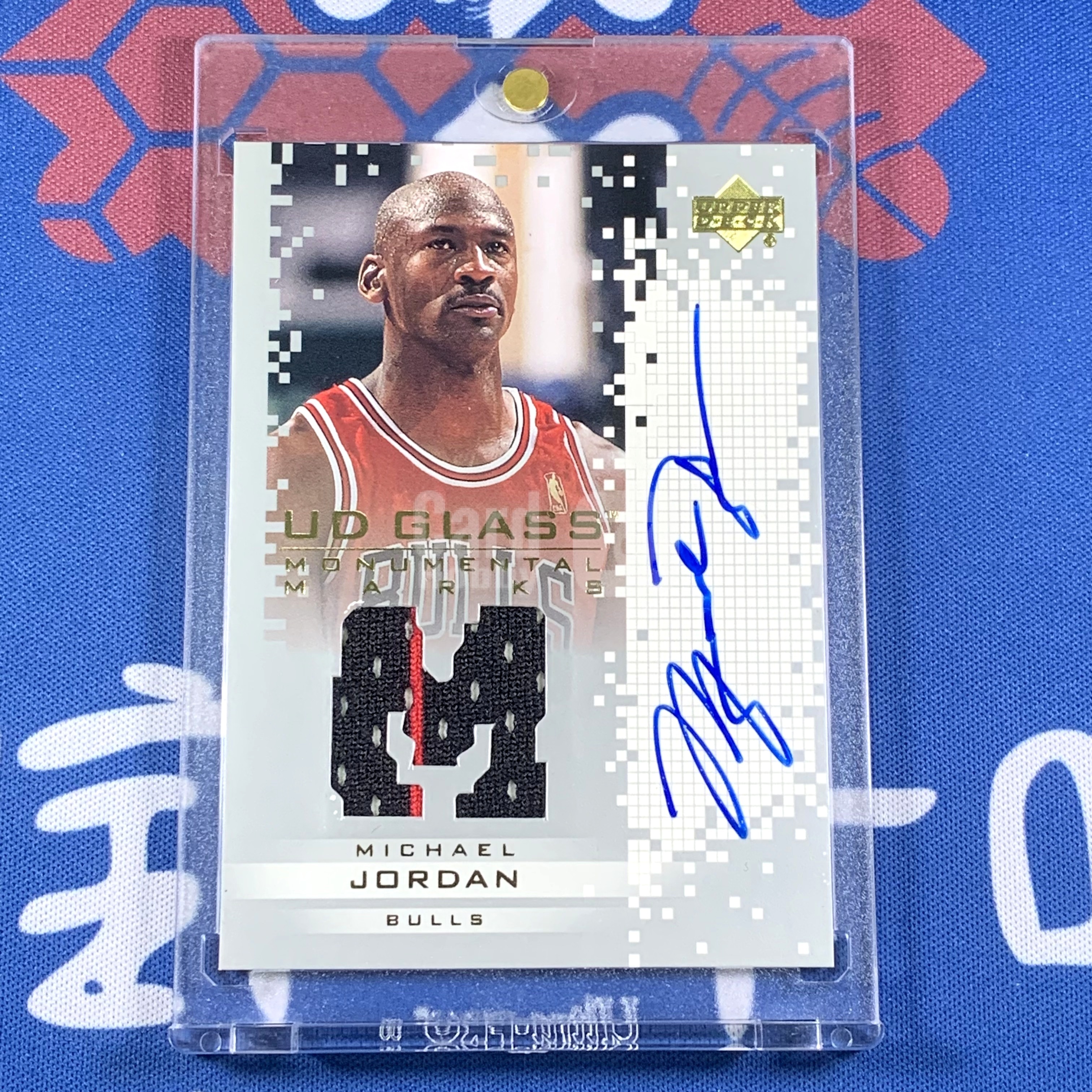 2003-04 Upper Deck Glass Michael Jordan 【海宝】公牛 篮球之神 飞人 乔丹 50编 双色落场GU球衣签字卡 卡签 边印见图 超级SP 此版只有乔丹50编【BY】
