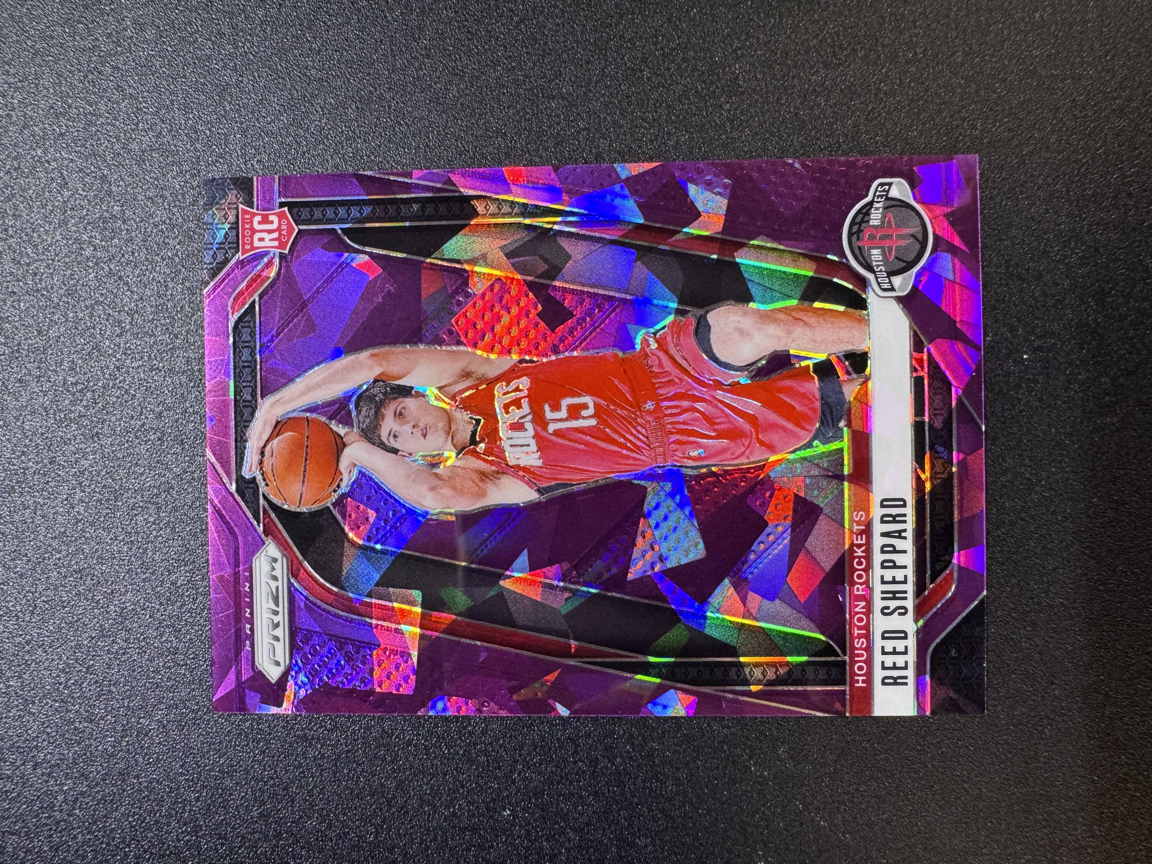2024-25 Panini Prizm Reed Sheppard RC Prizm 里的 谢泼德 RC 新秀 紫碎冰折 火箭 149编 卡品如图