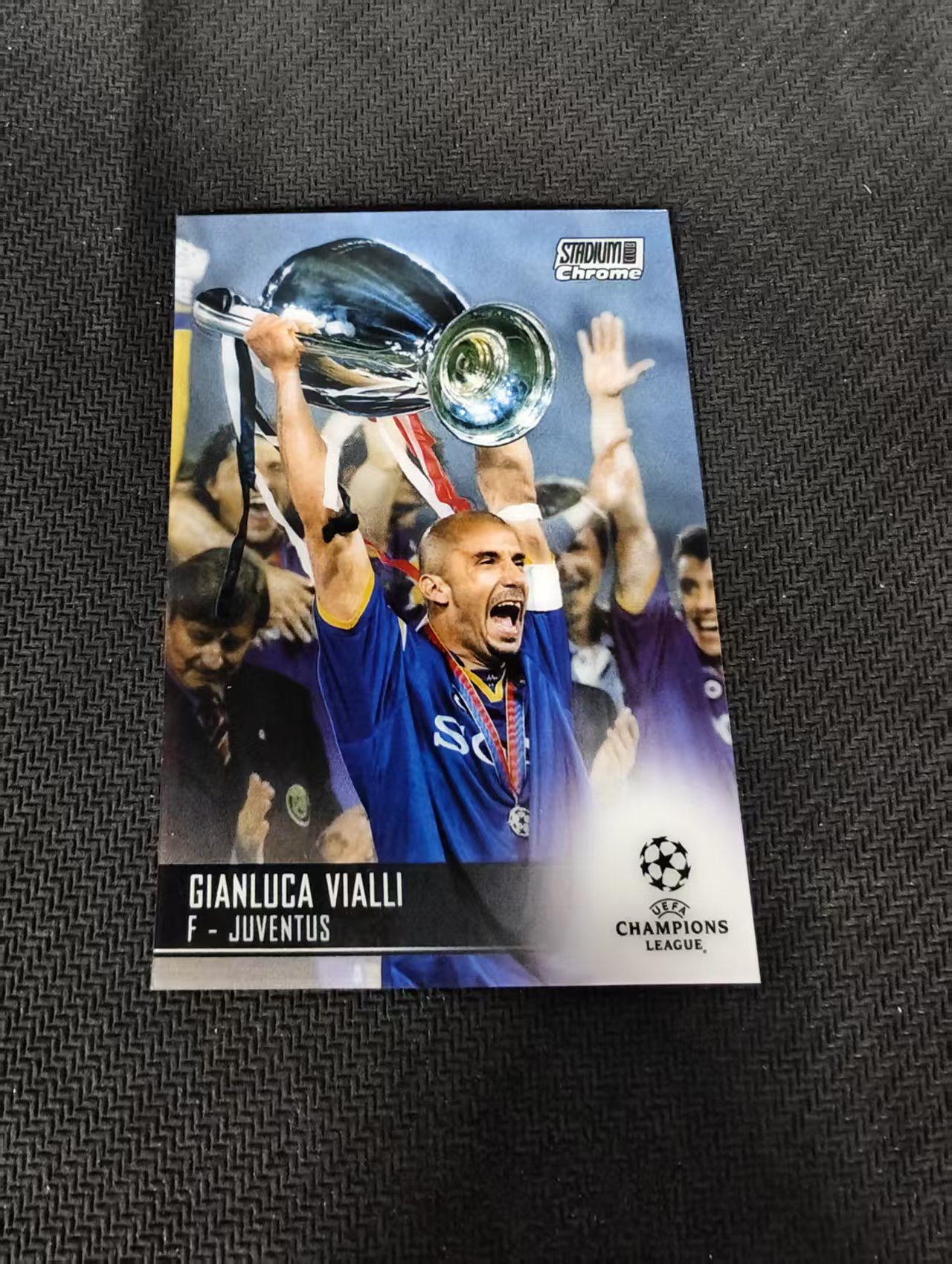 【可合并,不累计】2021 Topps Stadium Club Chrome Gianluca Vialli 尤文图斯 维亚利 捧杯 竞技场 欧冠 划痕 边角瑕疵 #24