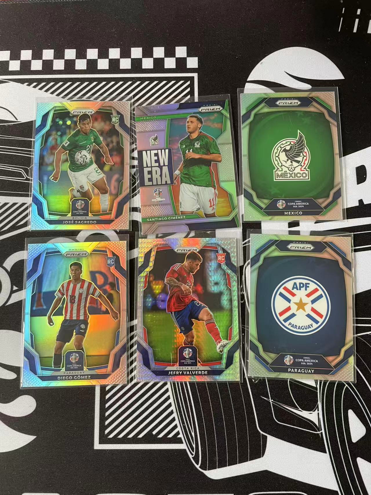 2024 Panini Prizm Santiago Giménez 帕尼尼 元年 美洲杯 墨西哥 希门尼斯 玻利维亚 萨格雷多 智利 戈麦斯 哥斯达黎加 巴尔韦德 队徽 6张打包 卡品如图 凑套必备