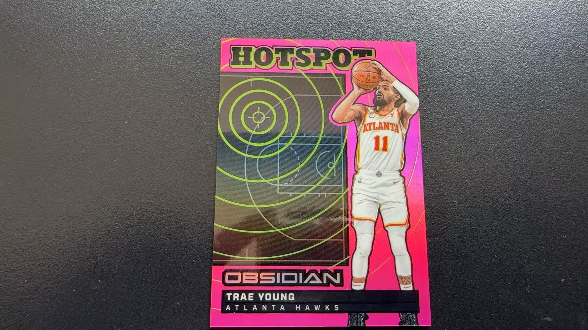 【Pw代卖】2024-25Panini 篮球黑曜石 Trae Young 特雷杨 老鹰 纽约市长 Hotspot特卡 聚焦特卡 粉折 49编 实卡精美 收藏必备 萝卜哥
