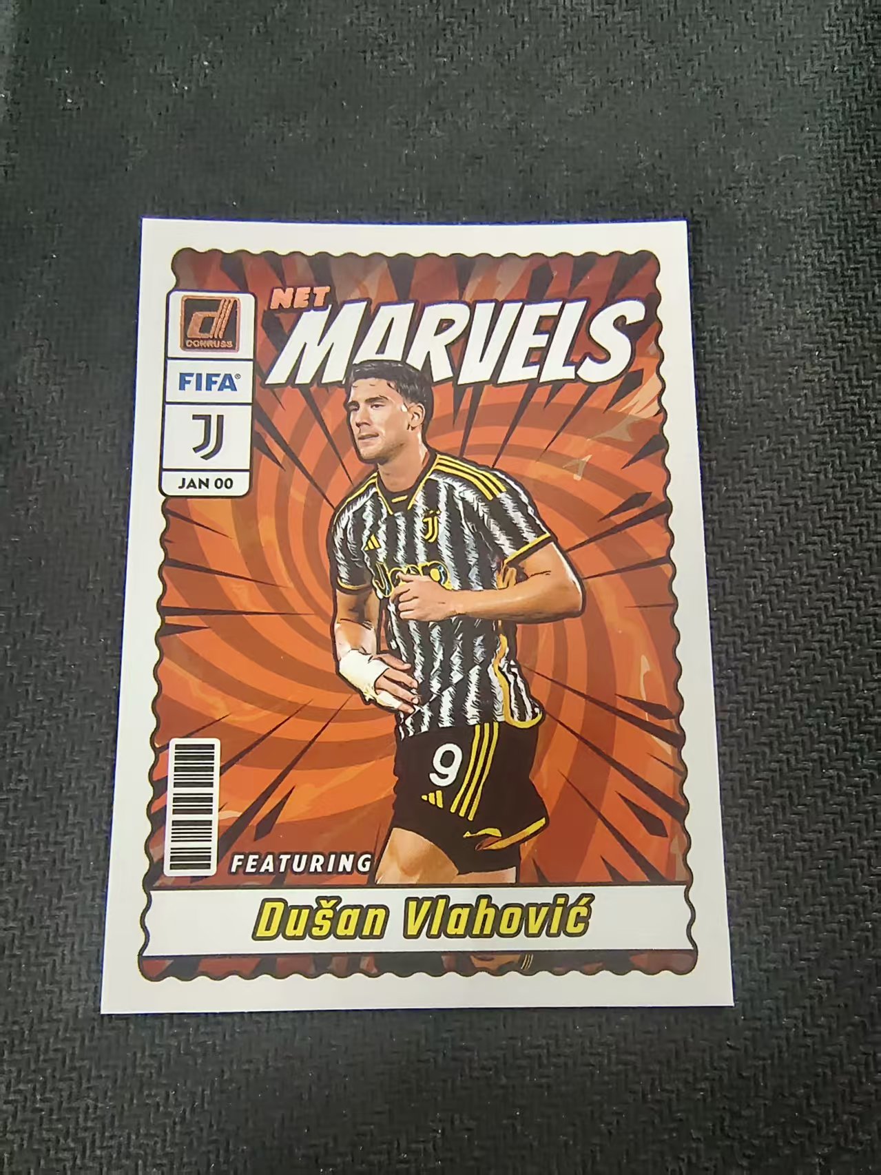 【可合并,不累计】2023-24 Panini Donruss Dusan Vlahovic 杜尚 弗拉霍维奇 杜蕾斯 Marvels 漫威特卡 划痕 边角瑕疵 #22