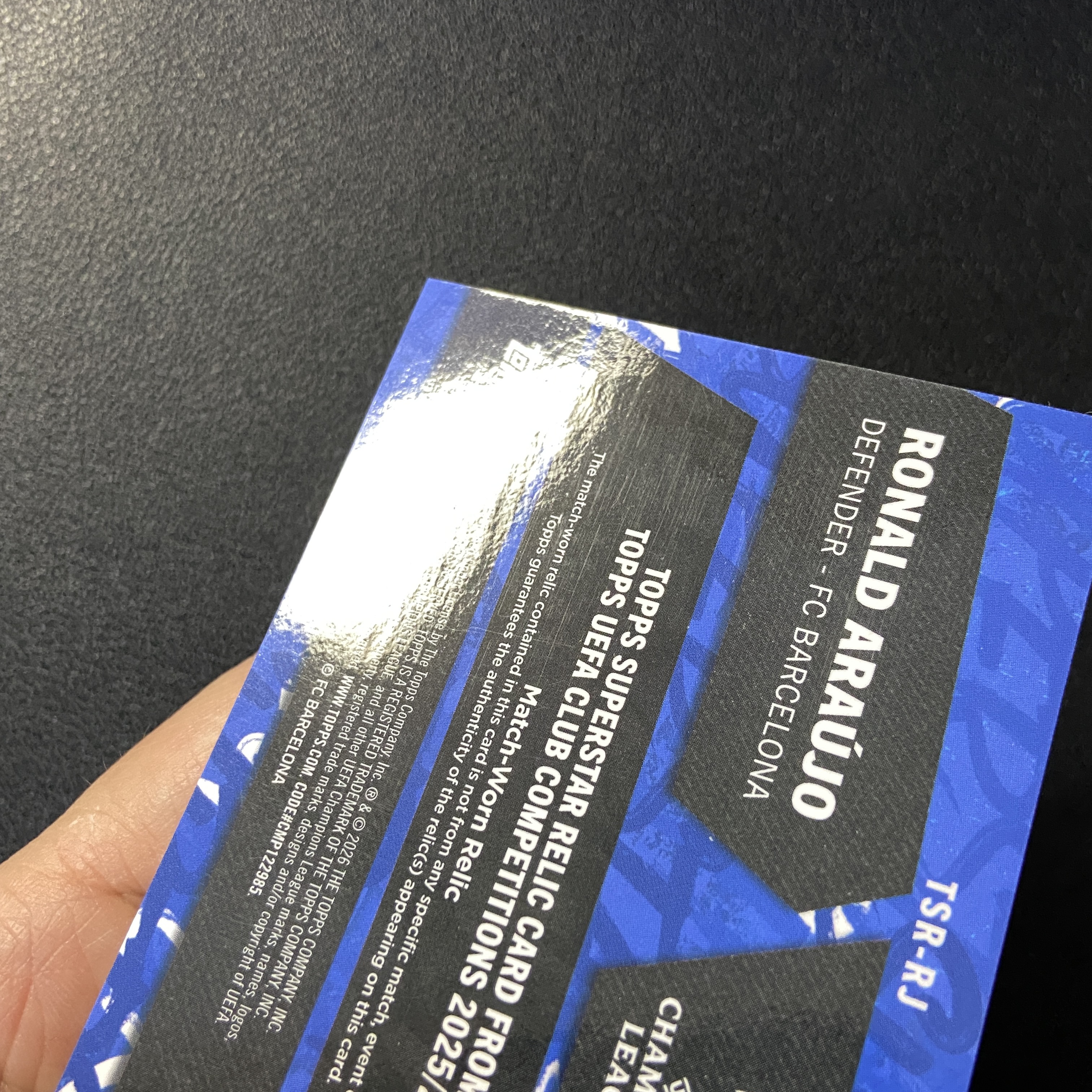 【拔脚代卖】2026 Topps 欧冠 Ronald Araujo 阿劳霍 巴萨 利物浦 乌拉圭 球衣 物料 银折收藏必备 瑕疵如图|拔脚白头H43