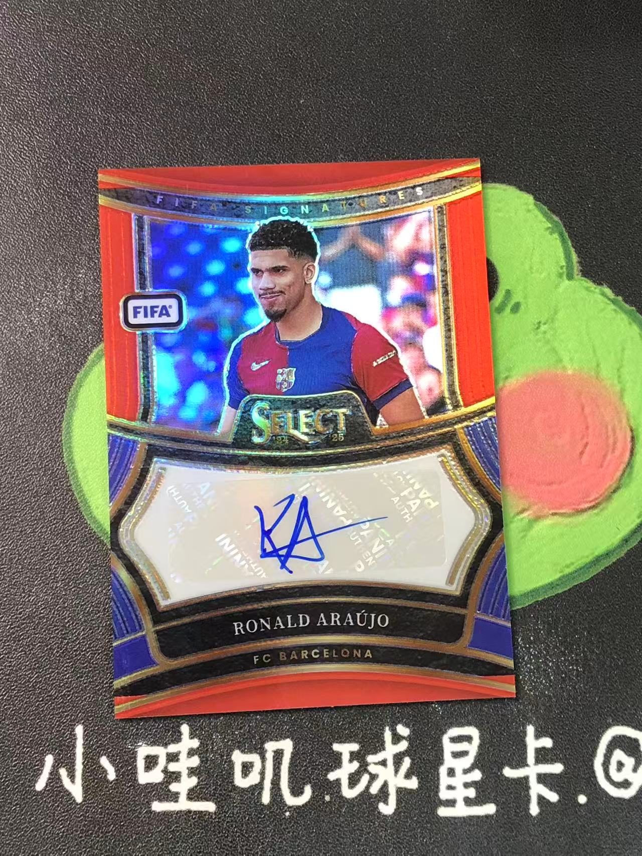 2024-25 Panini 【ZYP代拍】 Ronald Araujo 西甲 SELECT 巴萨 巴塞罗那 阿劳霍 签字 红折 微瑕如图 收藏必备 Z586