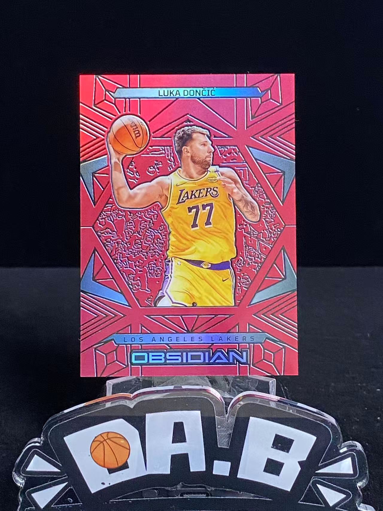 2024-25 Panini Obsidian Luka Doncic 【大彪代拍预付90%】黑曜石 湖人 卢卡东契奇 红折 微瑕如图 洁世一