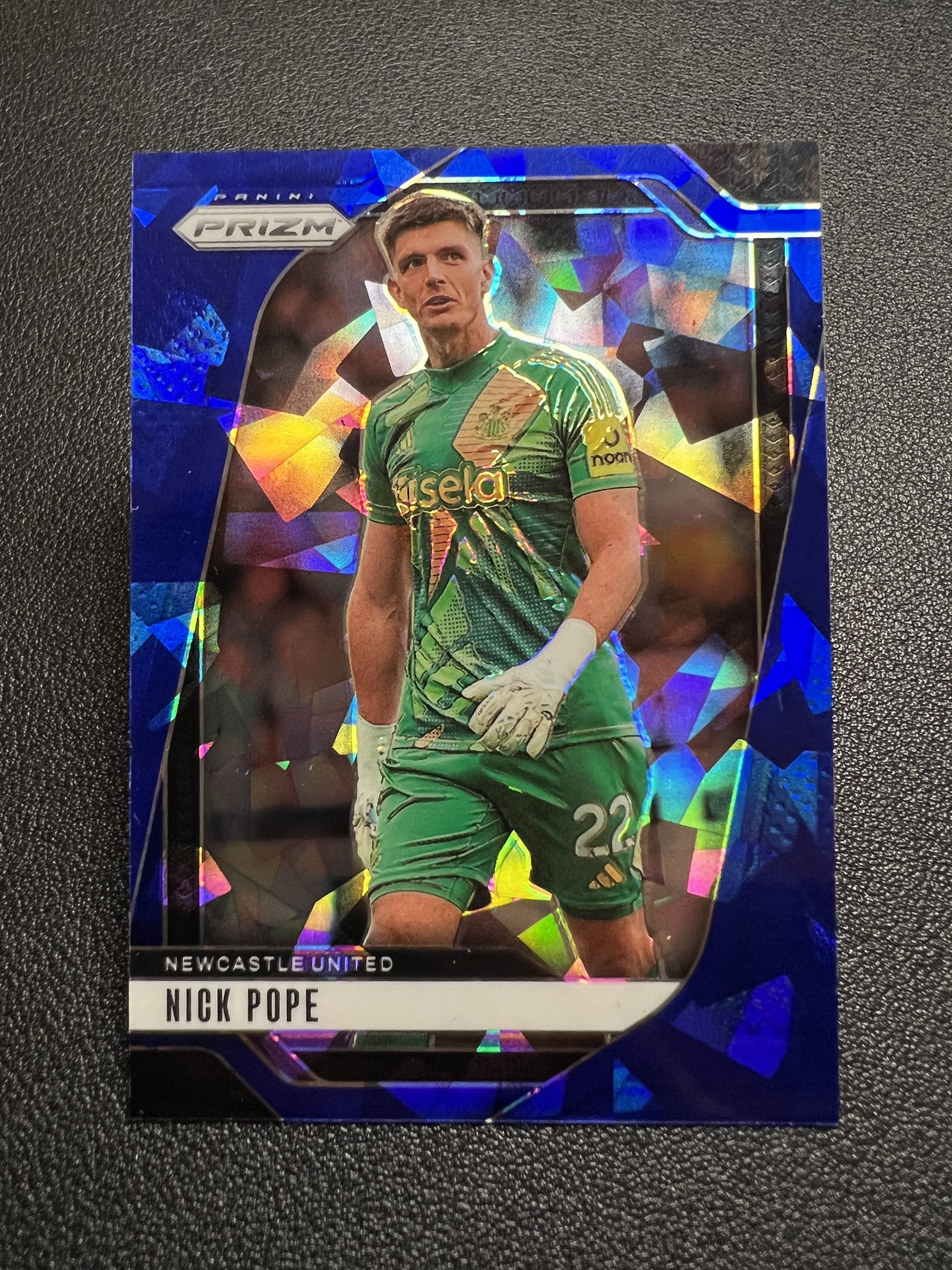 2024-25 Panini Prizm nick pope 【星佑代卖】PZ 英超 尼克 波普 纽卡斯尔联队 蓝碎冰折射 75编 收藏必备 alan