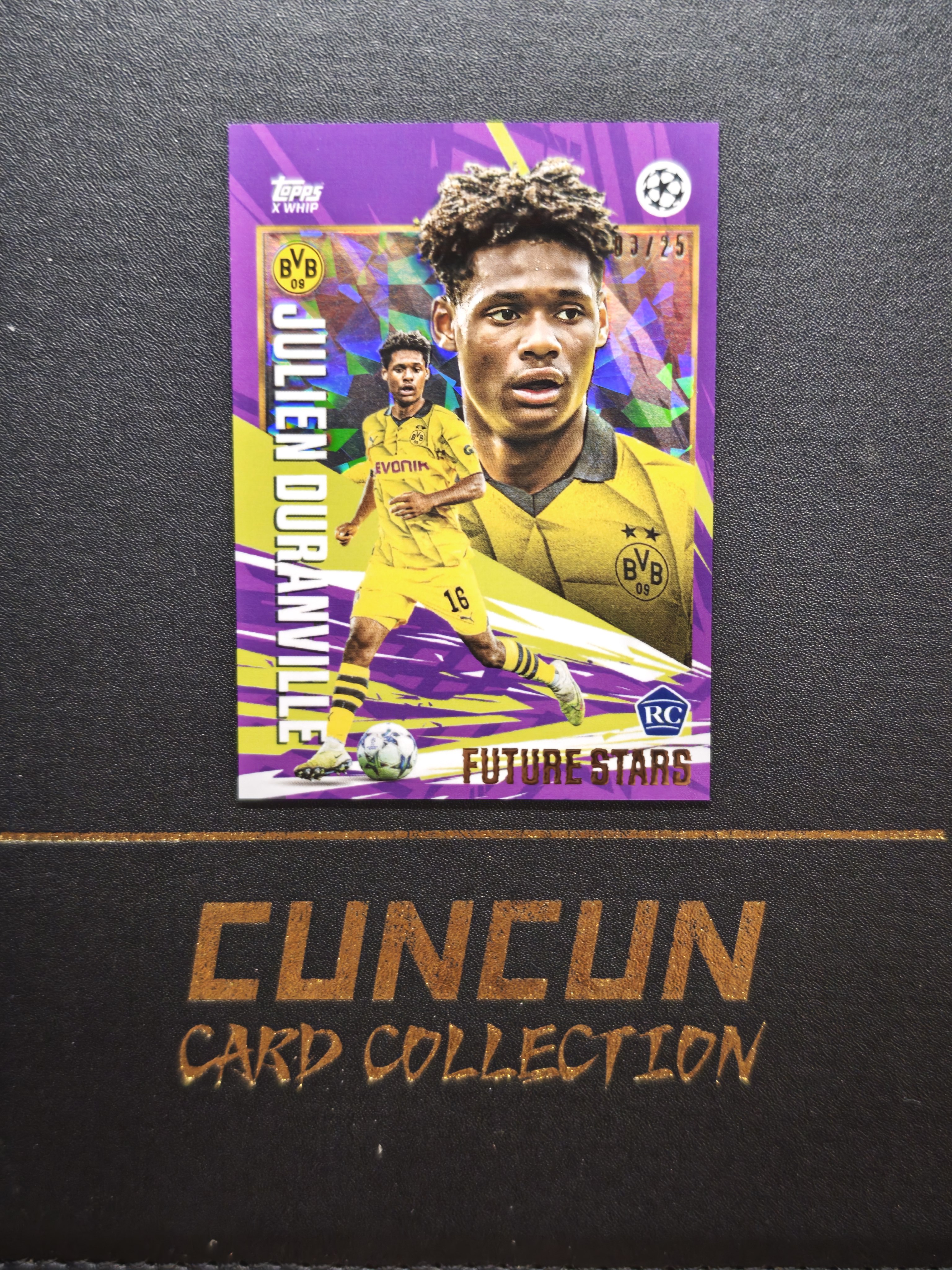2023 Topps Gold Julien Duranville 欧冠 黄金盒 多特蒙德 杜兰维尔 迪朗维尔 RC新秀 紫碎冰折 /25编 未来之星特卡 比利时 带砖【CUN拍卖-K28】