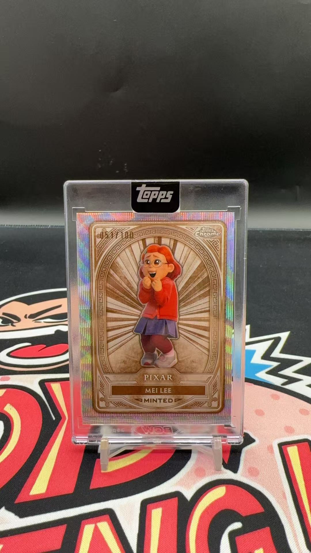 【玩具坑】2025 Topps Disney Mint 迪士尼 TC 皮克斯经典 chrome 波纹折 100编 李梅 原封转