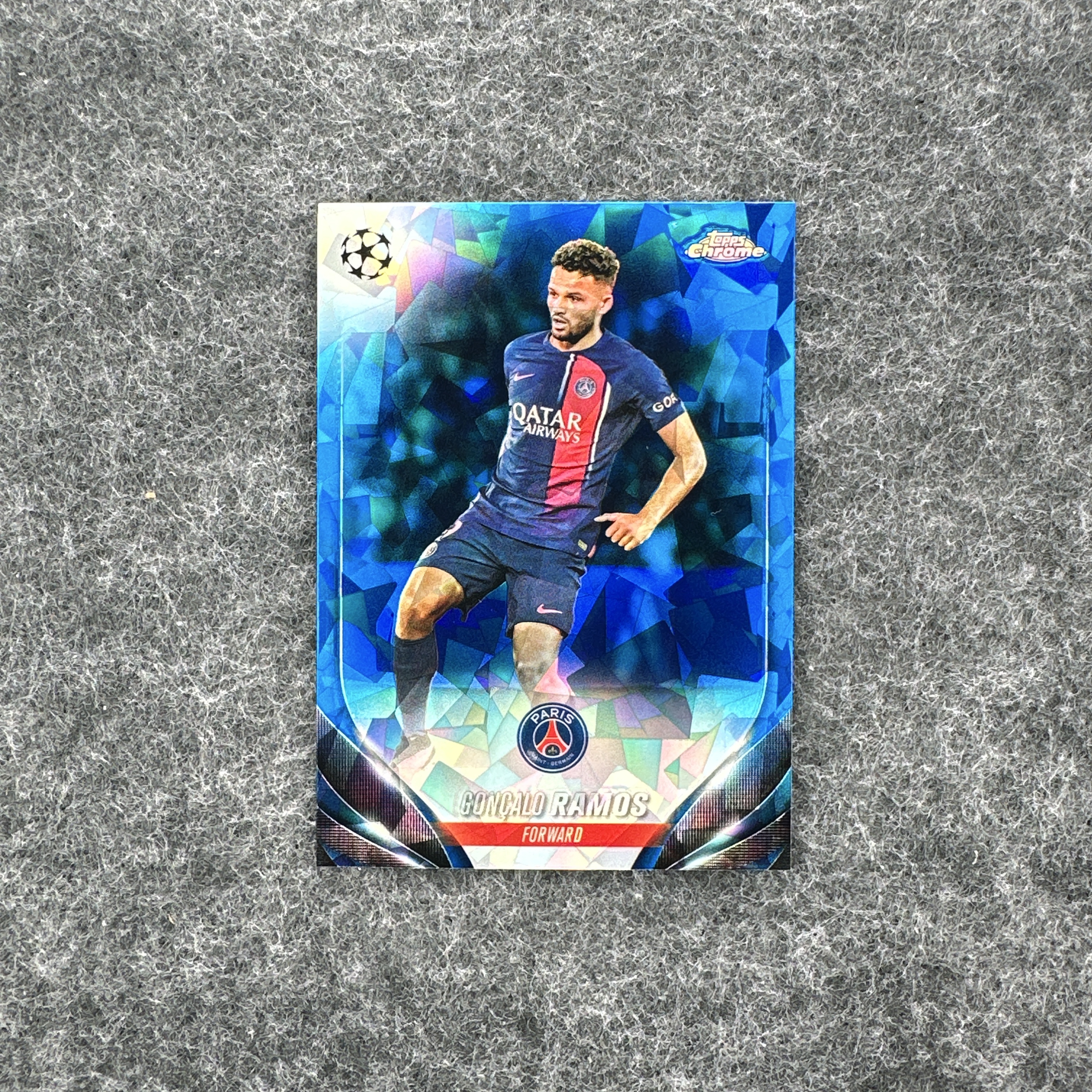 【小卡册寄售】2023 Topps Sapphire 蓝宝石欧冠 巴黎圣日耳曼 葡萄牙 贡萨洛 拉莫斯 巴黎 王牌折射系列 蓝碎冰 Goncalo Ramos #羊