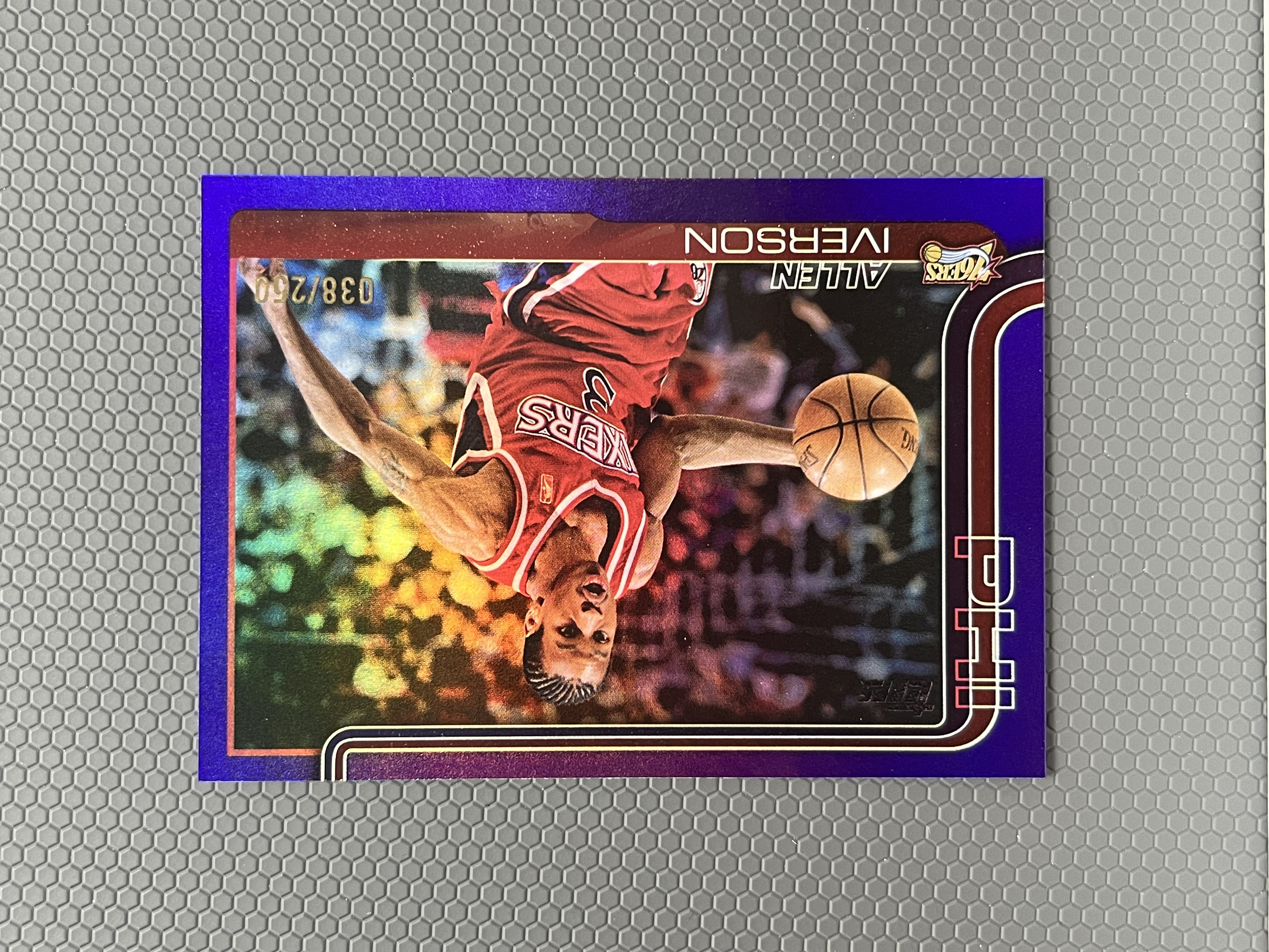 2025 Topps 艾弗森 ALLEN IVERSON 76人 限量 250编 紫折 折射 平行 卡品如图-左
