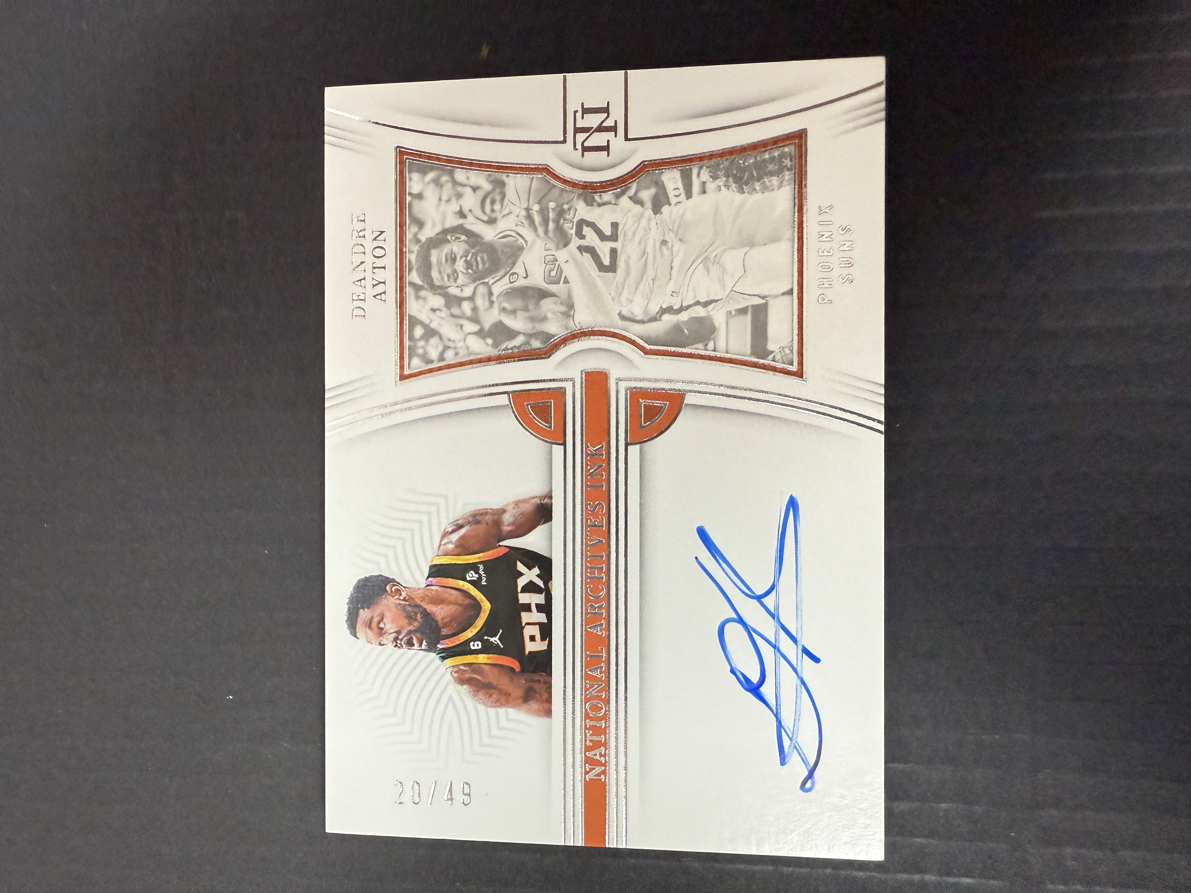 【GOAT山羊拍卖】mo 2022-23赛季 国宝系列 艾顿 横版卡签签字 /99 太阳选图 品相如图