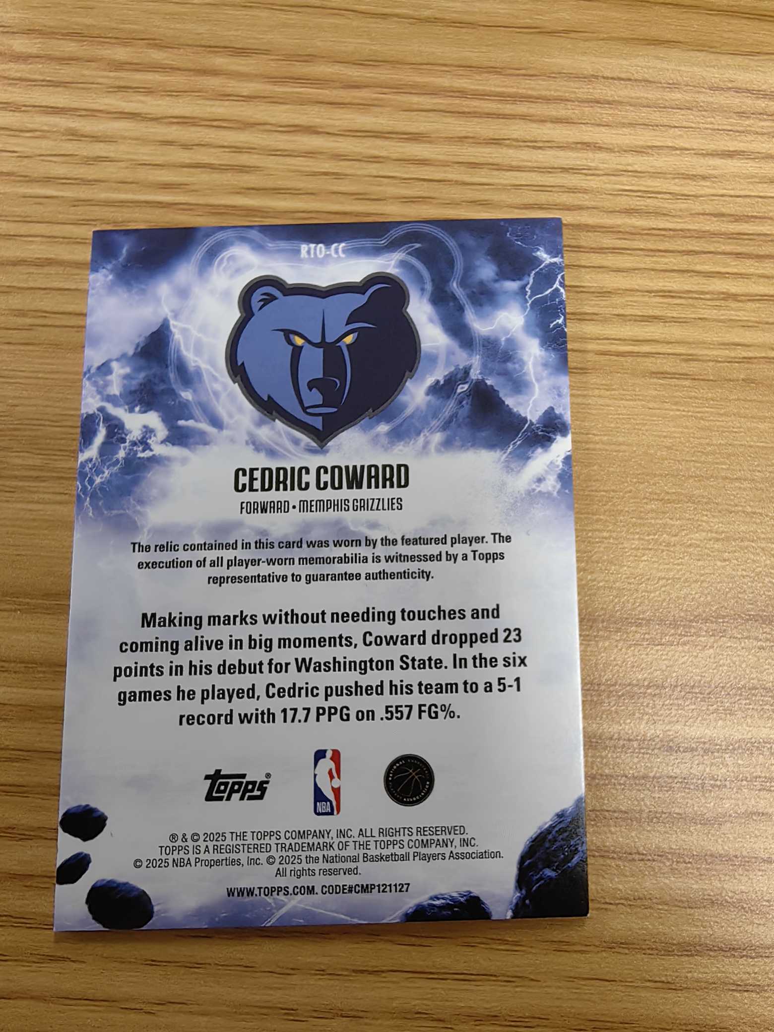 【拆吧代拍】 2025-26 Topps cedric coward 灰熊 塞德里克 考沃德 新秀 RC 球衣 亲穿 物料 卡品微瑕如图 介意勿拍! 空灵1125