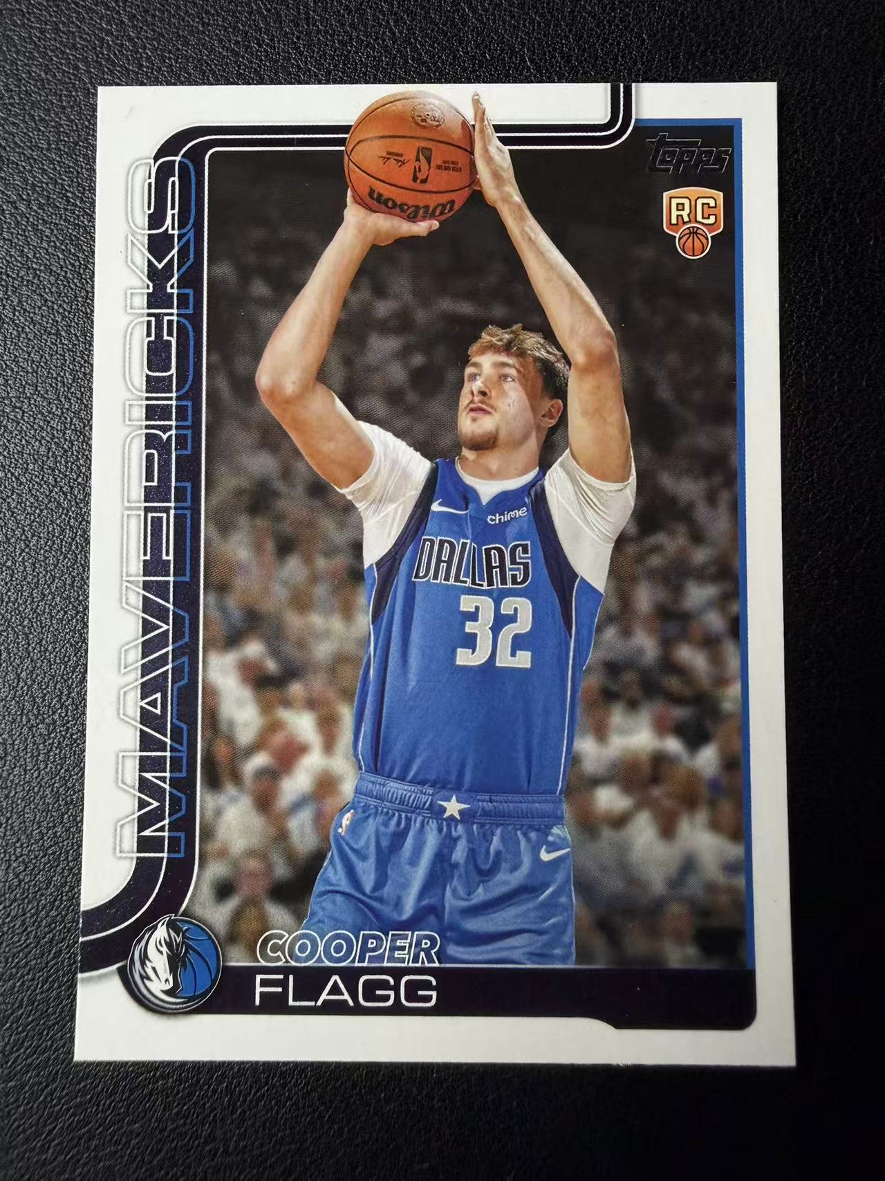 2025-26 Topps Basketball Cooper Flagg RC TC 独行侠 新秀 库珀 弗拉格 正Base 状元 美国之子 卡品如图(持)