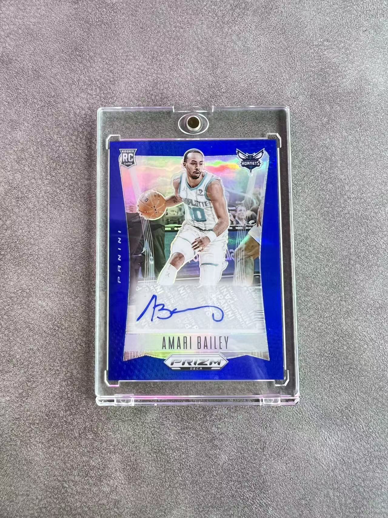 6082【330球星卡实体店代卖】panini 23-24 prizm DECA 元年复刻 阿马里贝利(Amari Bailey)新秀年 RC 签字 AUTO 蓝折 8/49编仅顺丰寄付(KIM6)