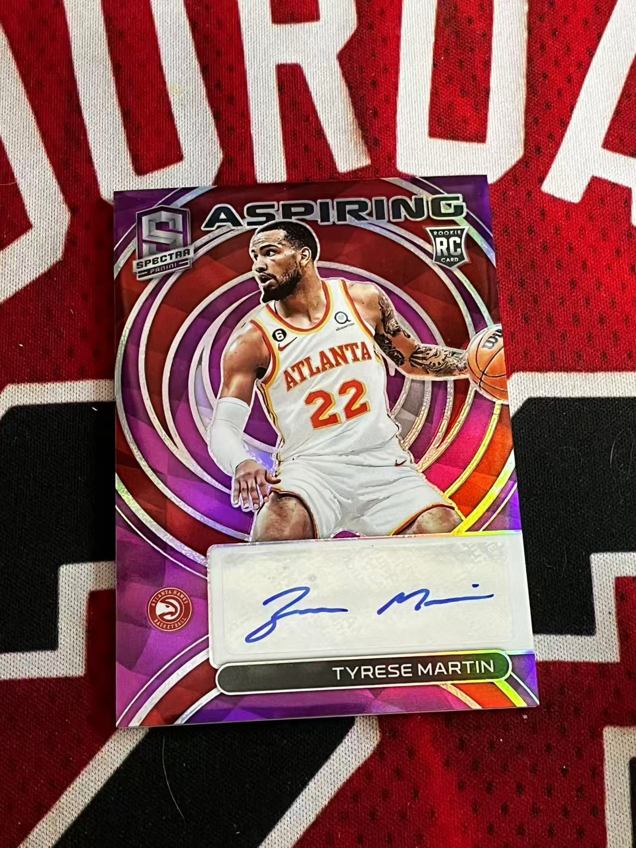 【接寄拍】2022-23 PANINI SPECTRA 光谱系列 老鹰 新秀RC 泰雷斯马丁 35编 签字卡 辐射签 粉折 折射 专收凑套必备【烂臭嘴拍卖】